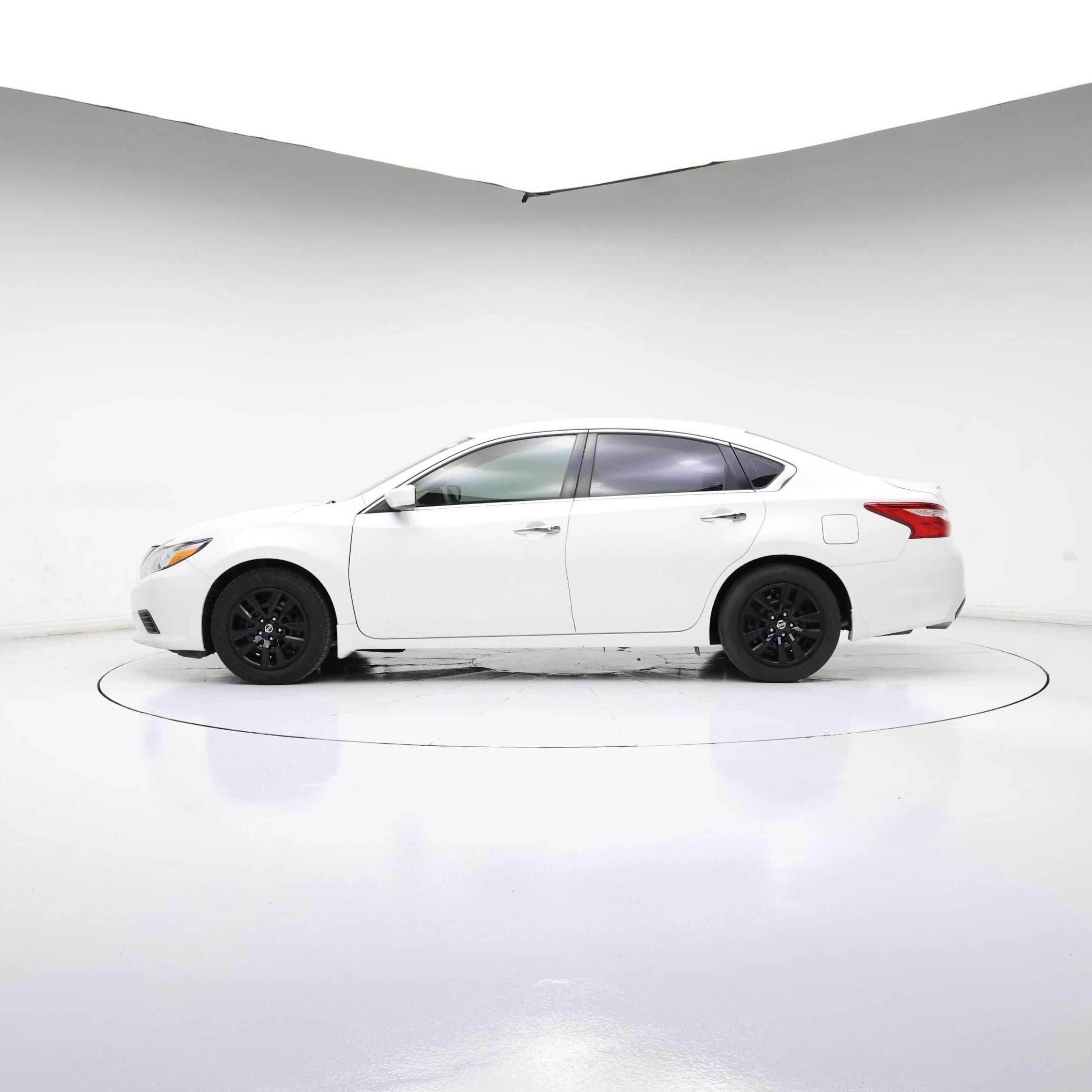 Thumbnail: 2016 Nissan Altima - 3