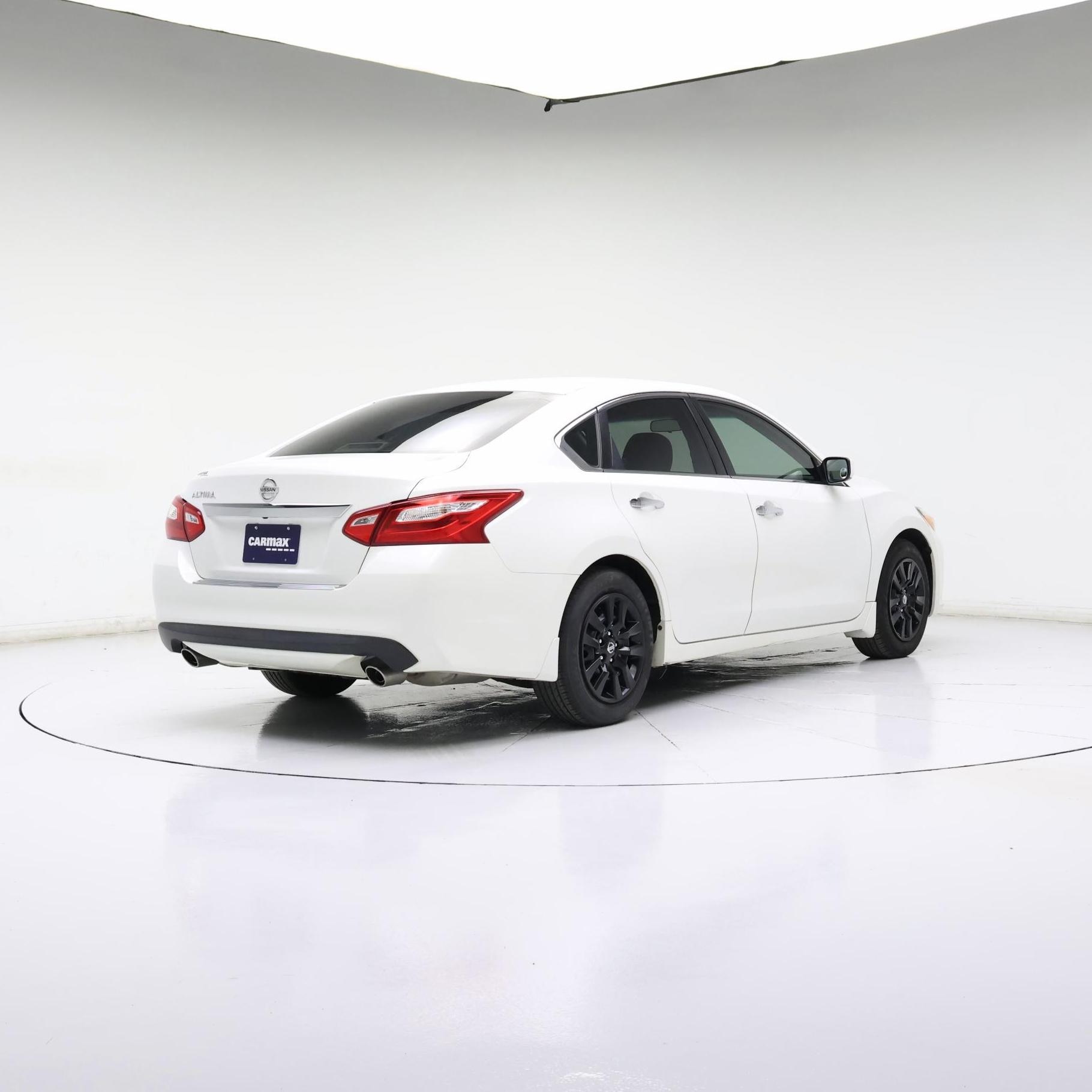 Thumbnail: 2016 Nissan Altima - 8