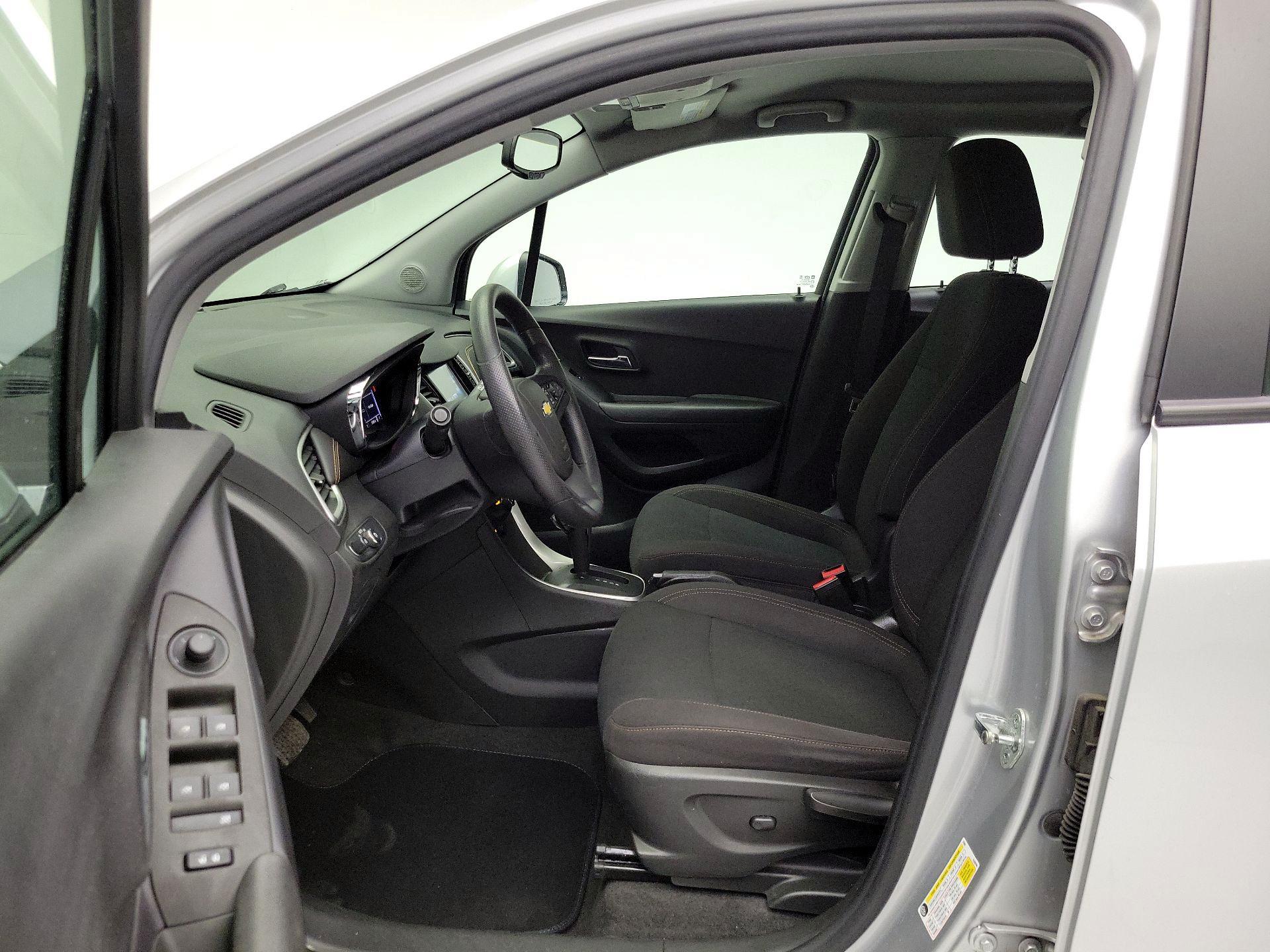 Thumbnail: 2017 Chevrolet Trax - 11