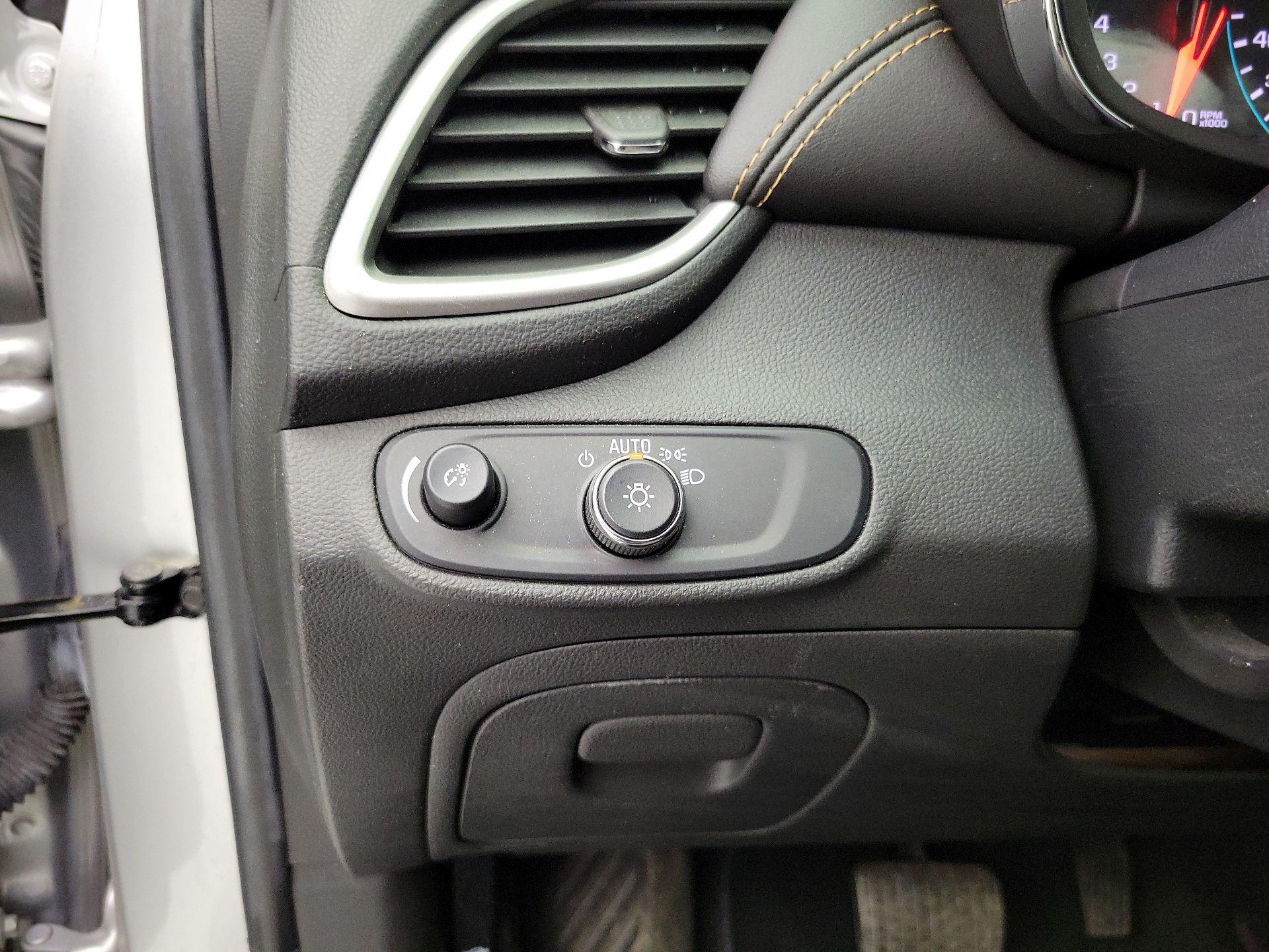 Thumbnail: 2017 Chevrolet Trax - 13