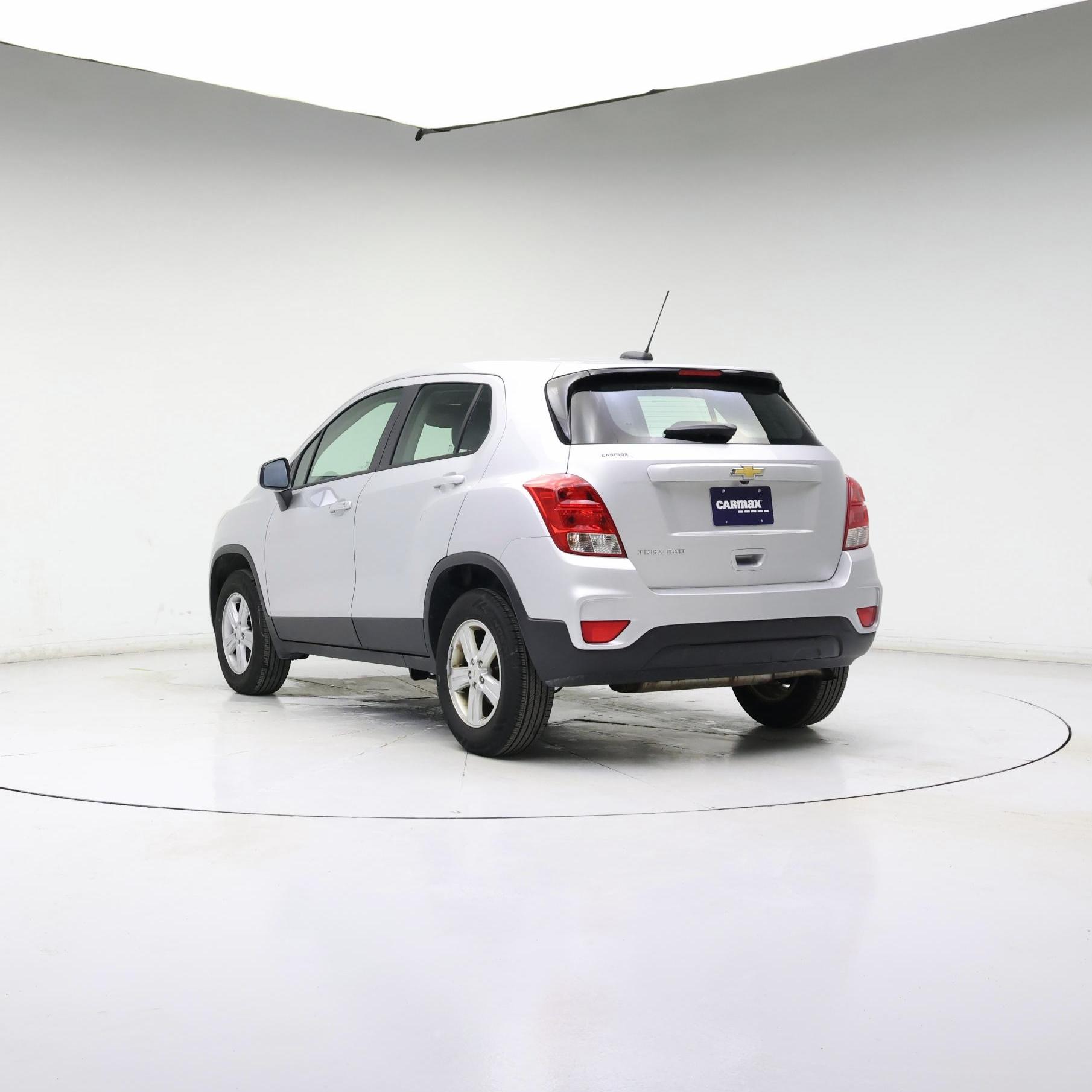 Thumbnail: 2017 Chevrolet Trax - 2