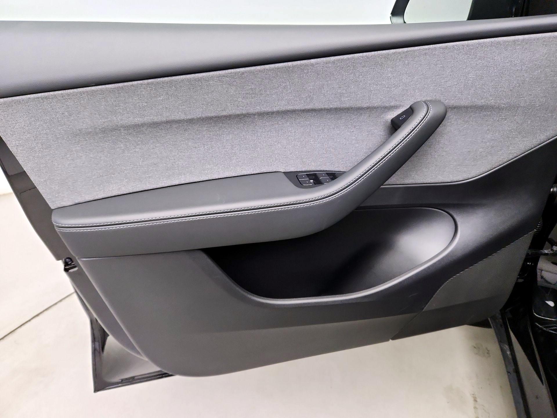 Thumbnail: 2026 Tesla Model Y - 12