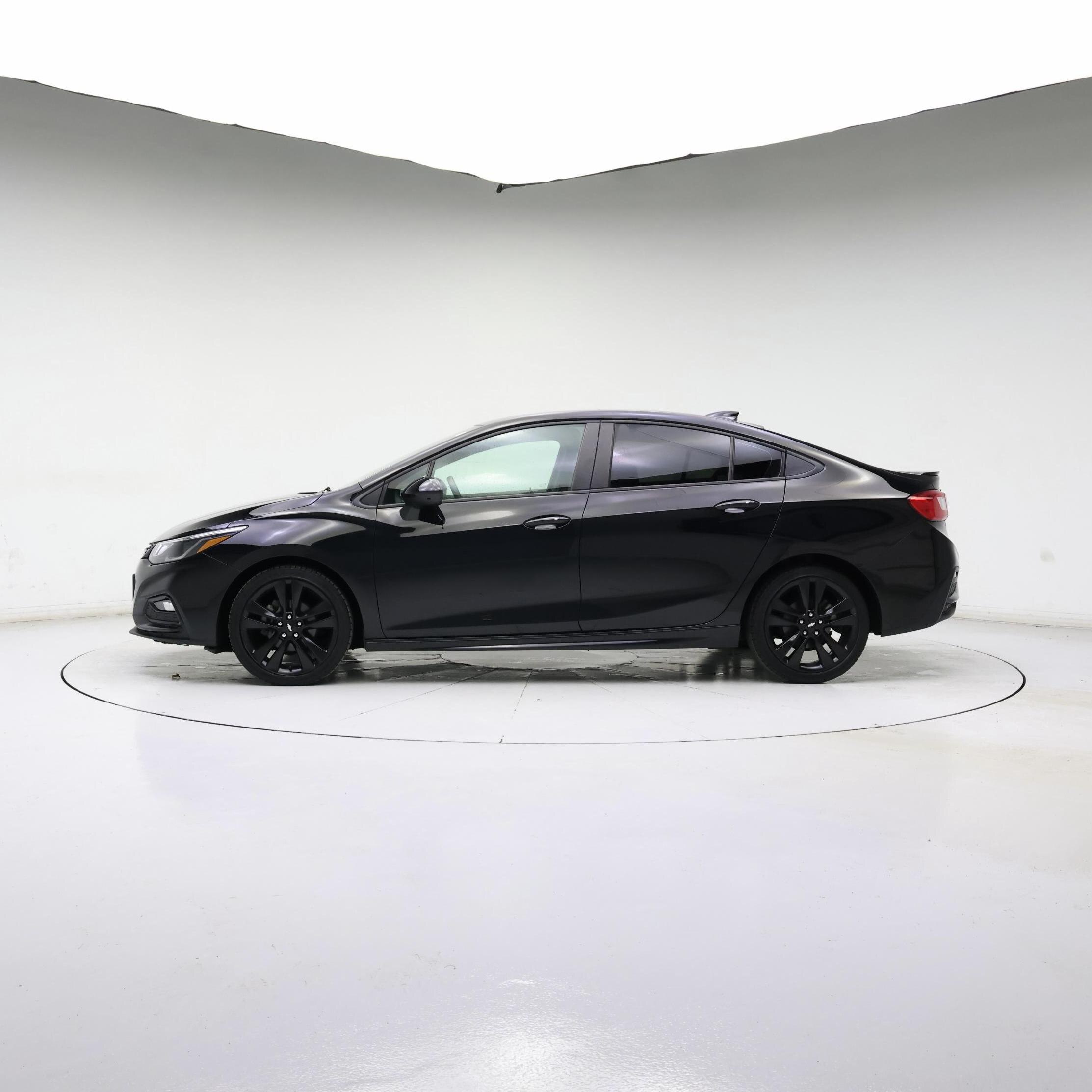 Thumbnail: 2017 Chevrolet Cruze - 3