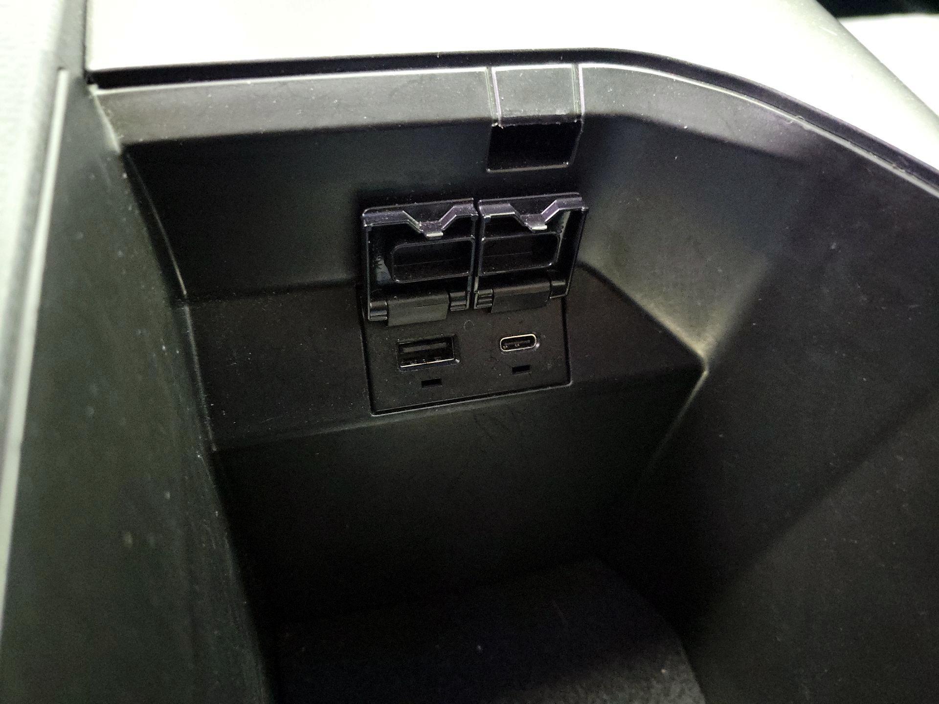 Thumbnail: 2023 Toyota Camry - 19