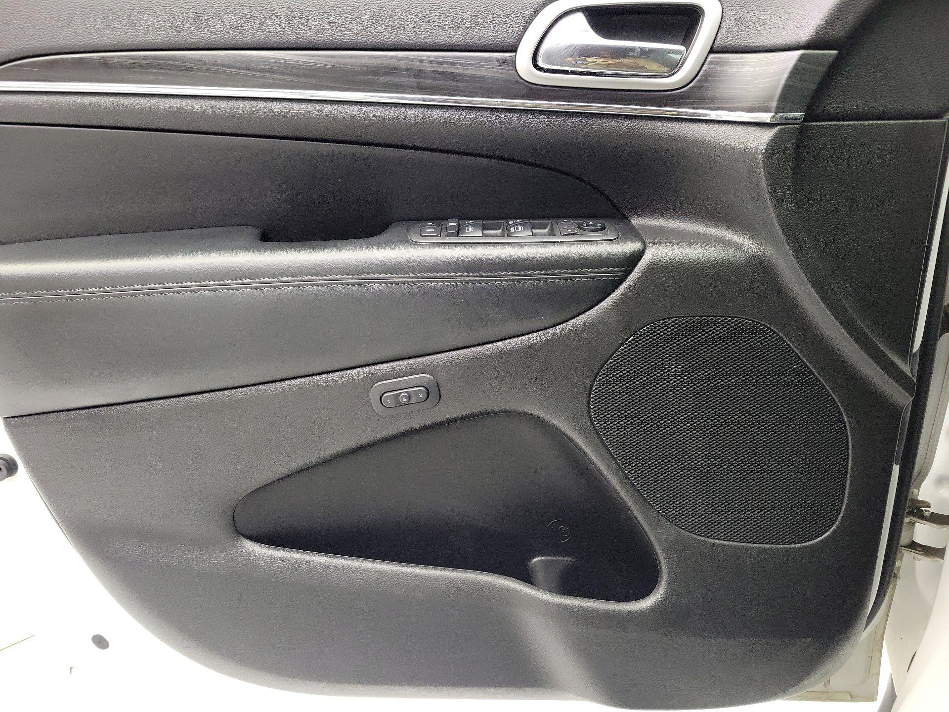 Thumbnail: 2019 Jeep Grand Cherokee - 12