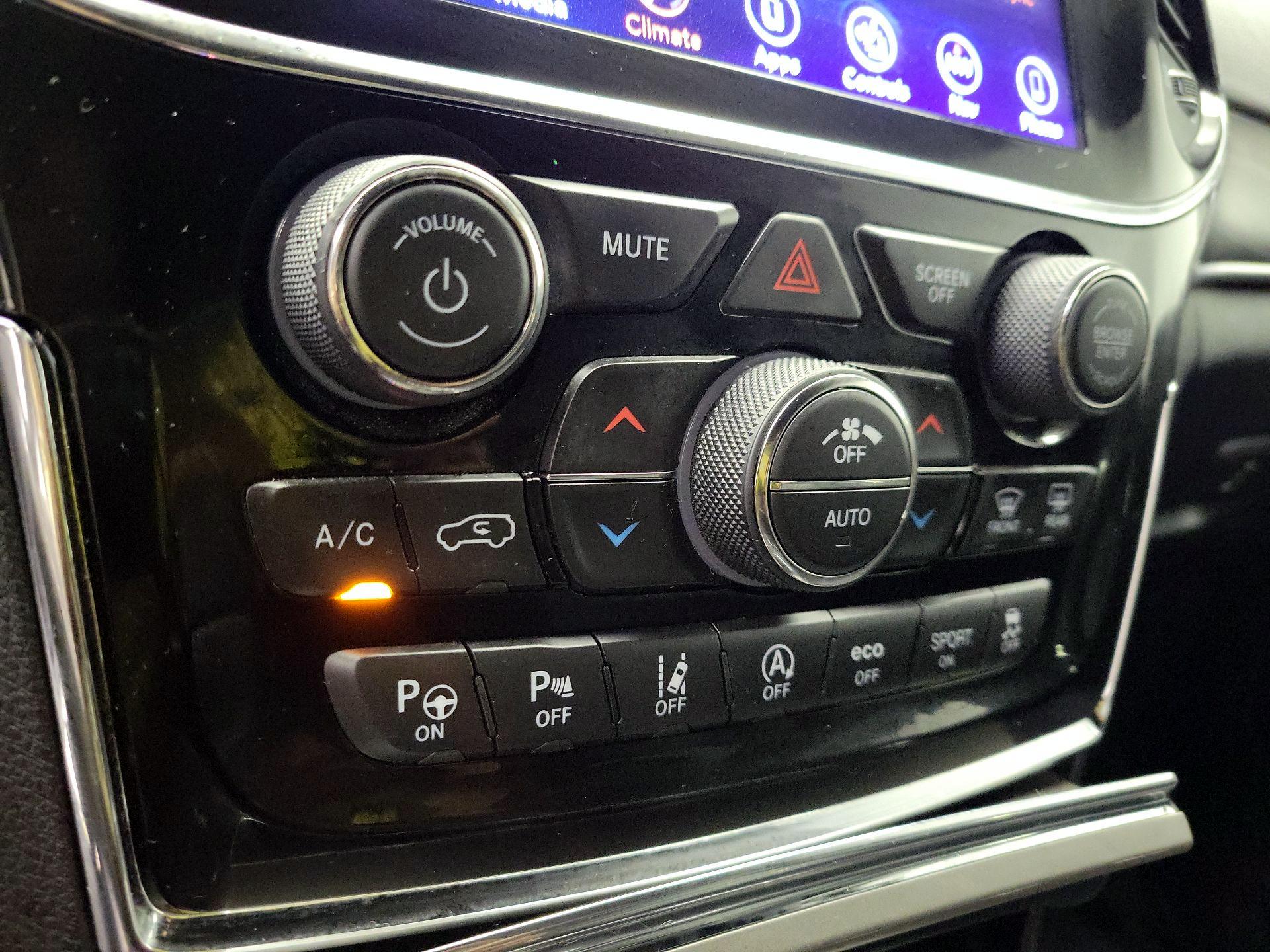 Thumbnail: 2019 Jeep Grand Cherokee - 17