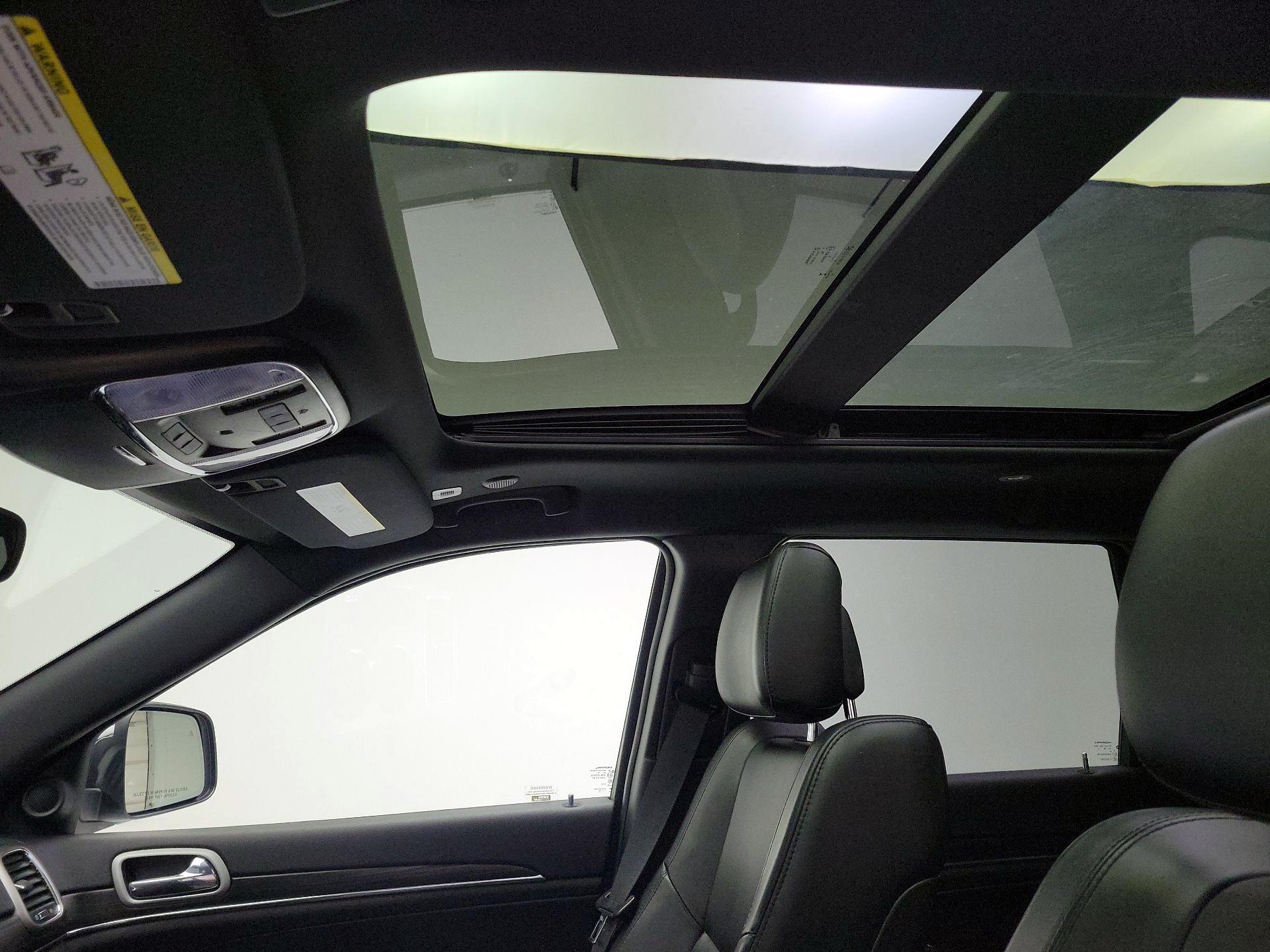 Thumbnail: 2019 Jeep Grand Cherokee - 20