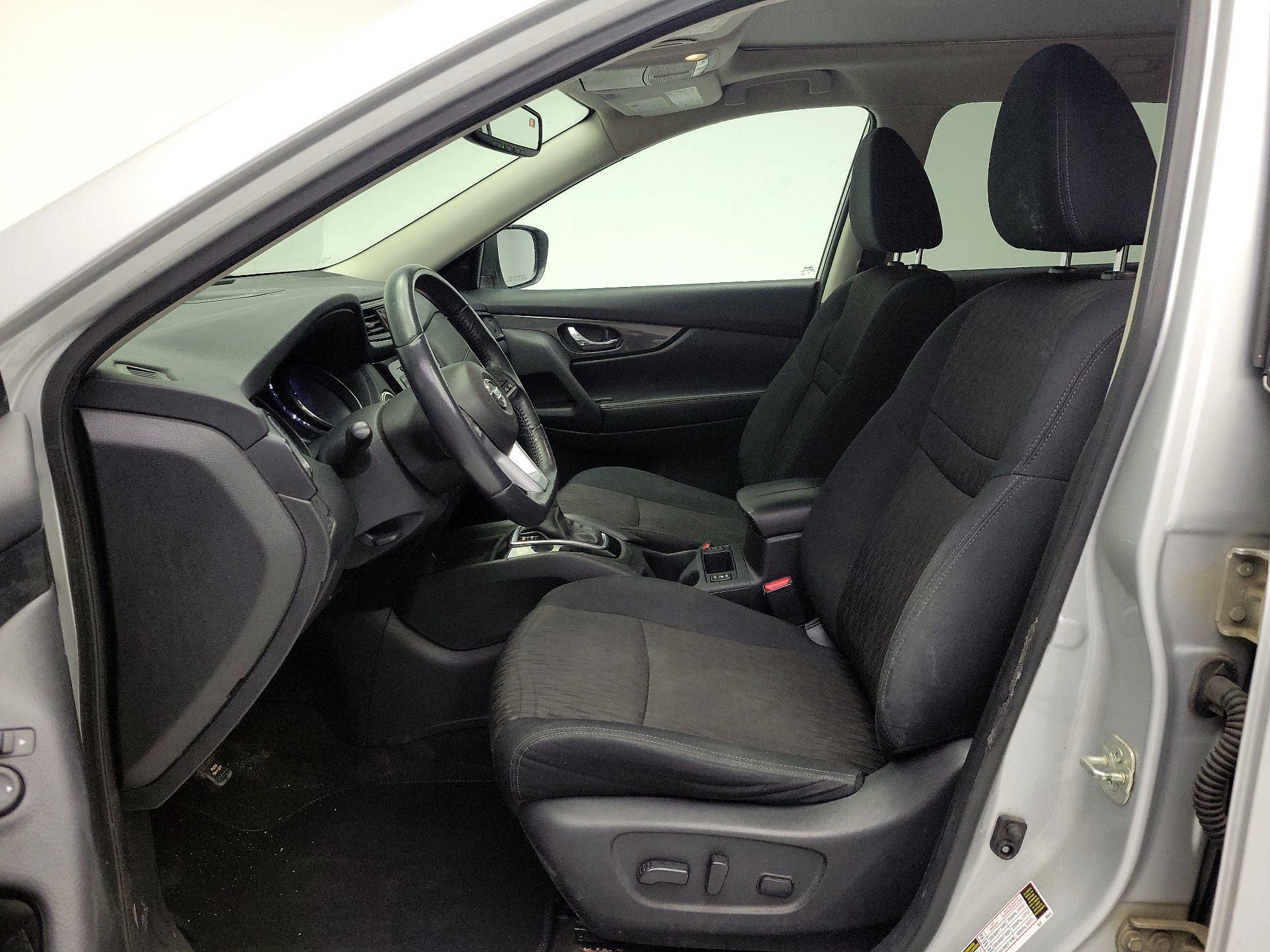 Thumbnail: 2017 Nissan Rogue - 11