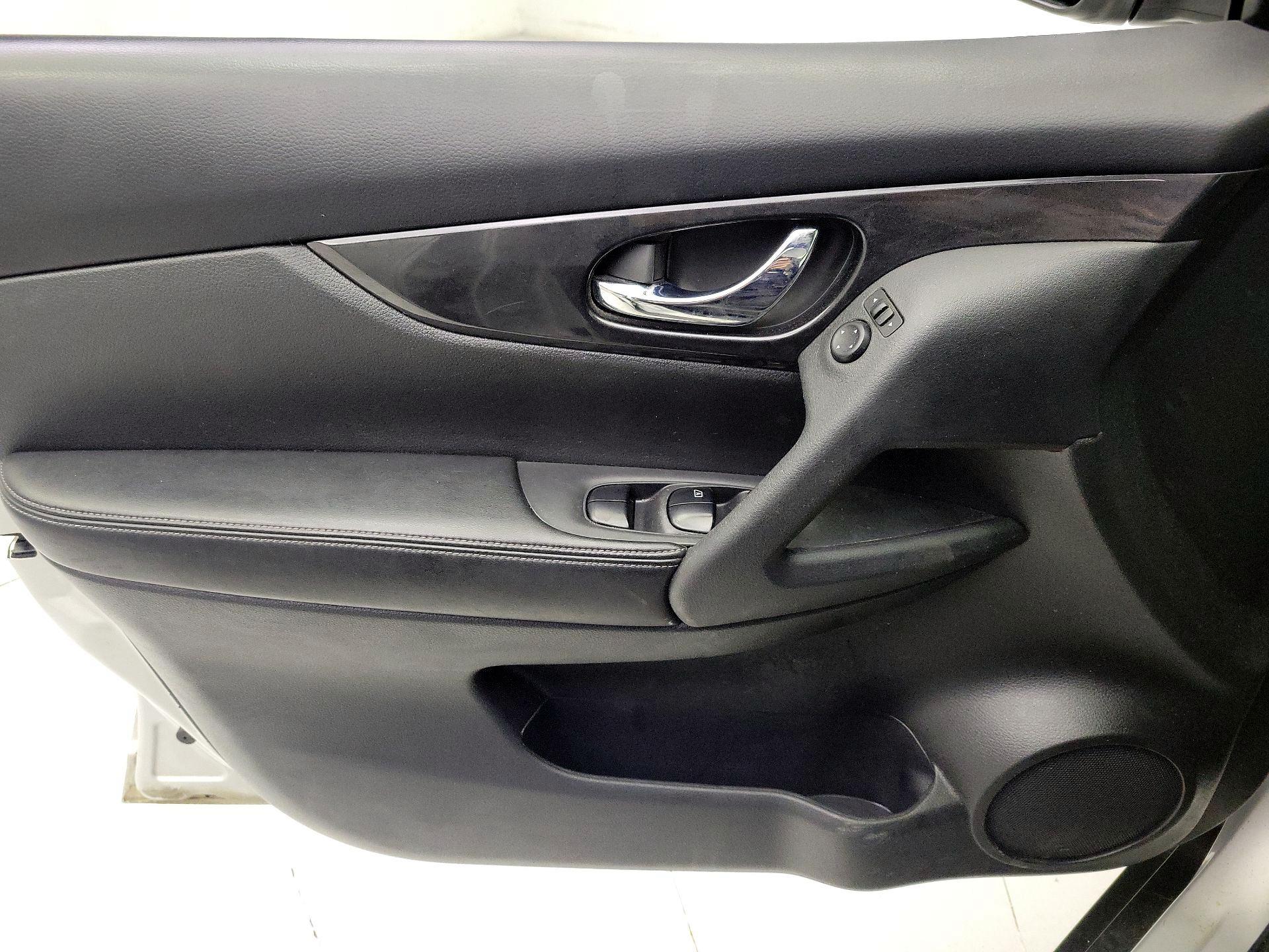 Thumbnail: 2017 Nissan Rogue - 12