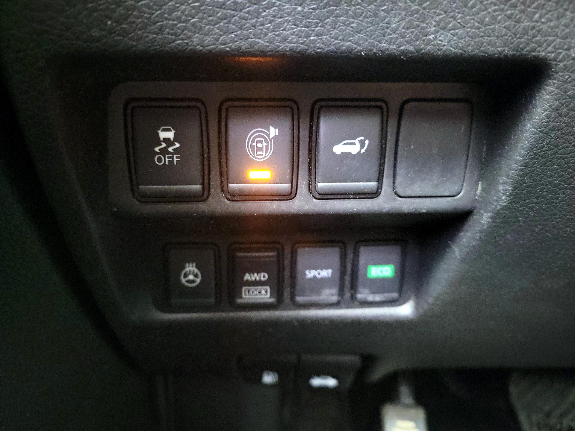 Thumbnail: 2017 Nissan Rogue - 13