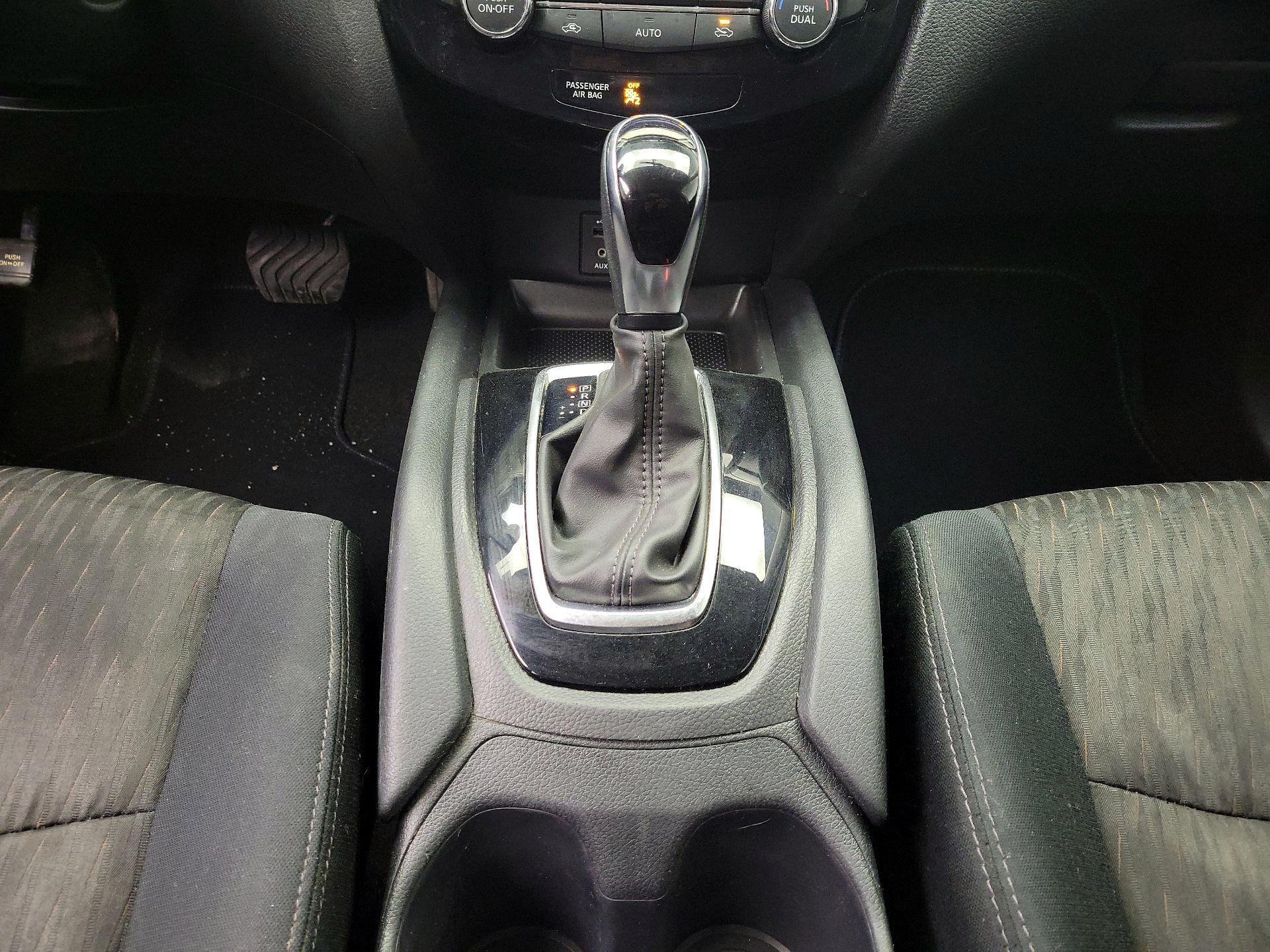 Thumbnail: 2017 Nissan Rogue - 18