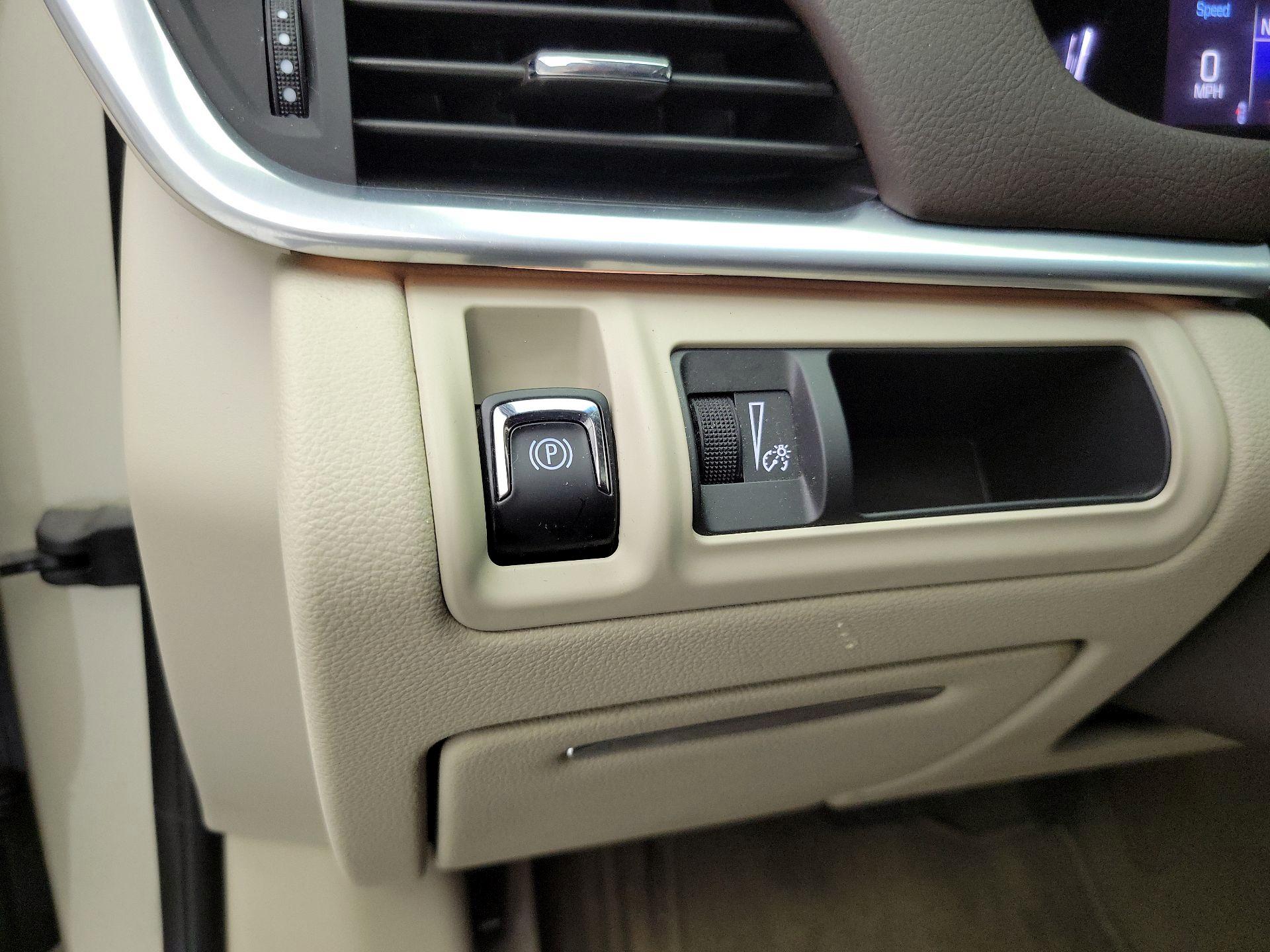 Thumbnail: 2016 Cadillac XTS - 13