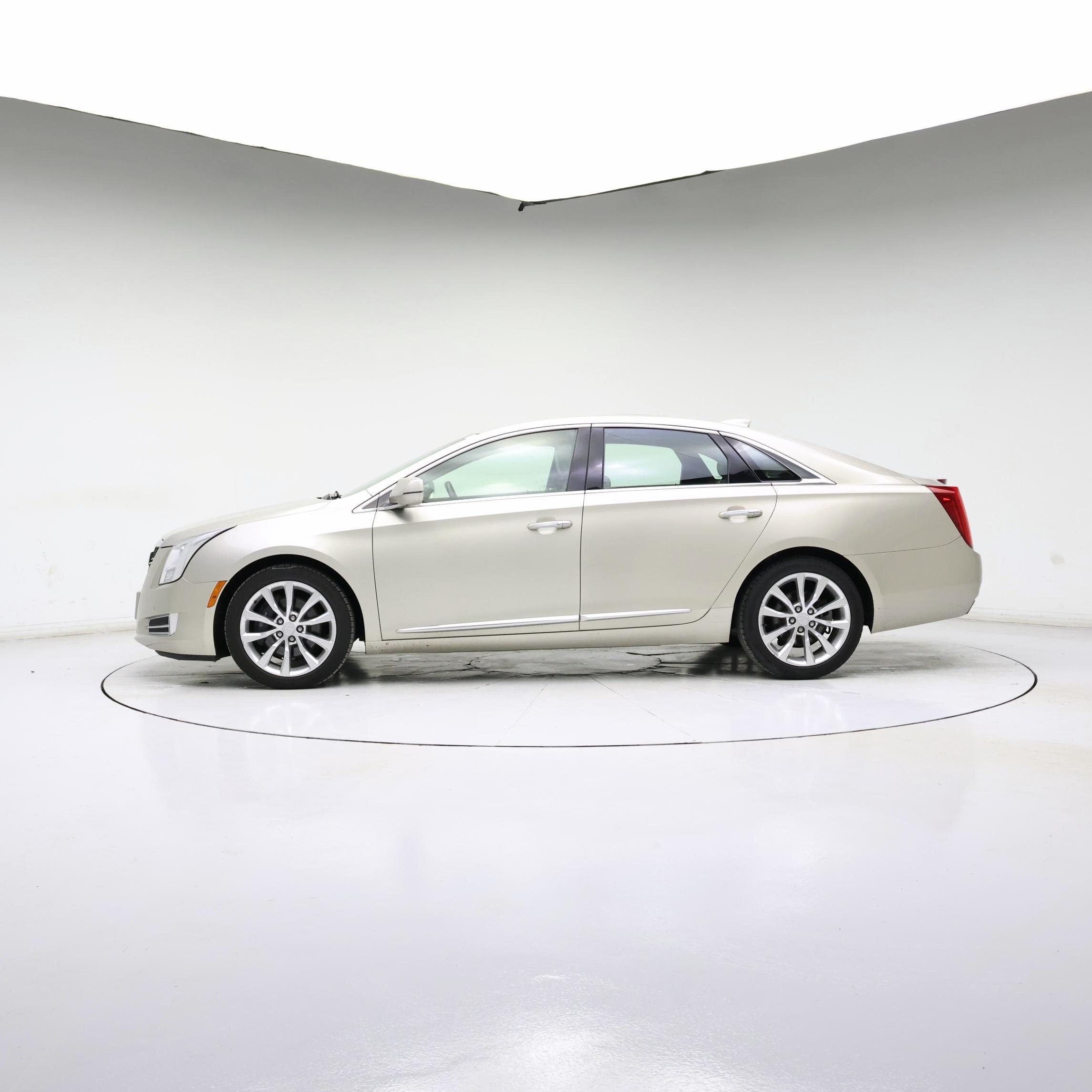 Thumbnail: 2016 Cadillac XTS - 3