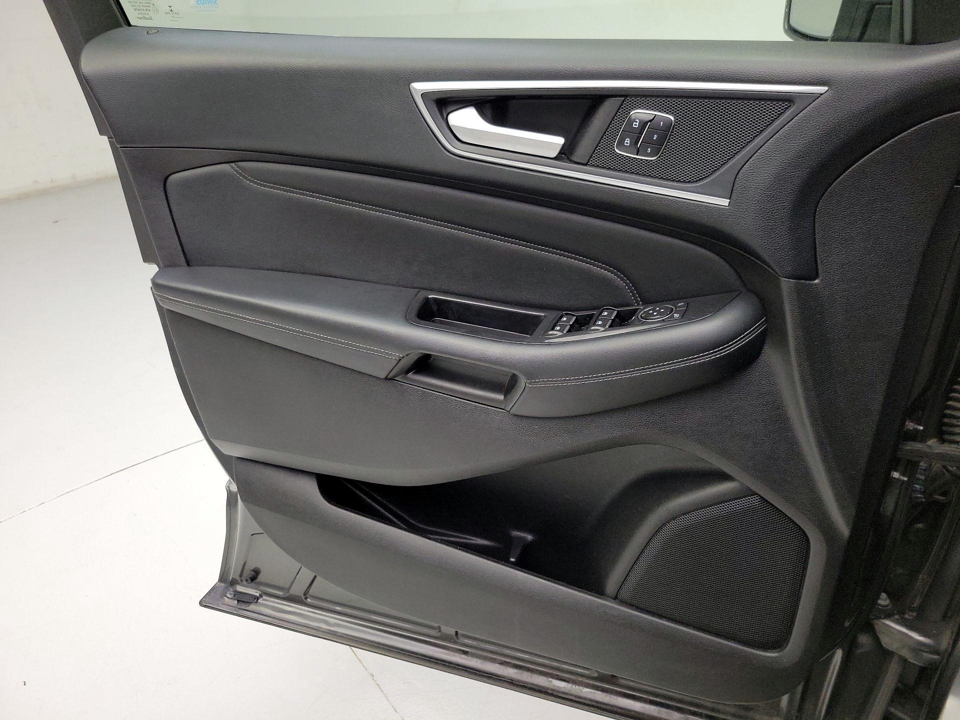 Thumbnail: 2017 Ford Edge - 12