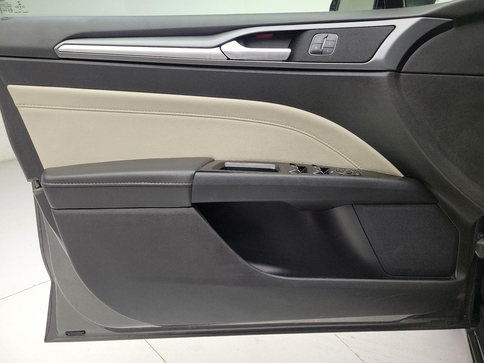 Thumbnail: 2015 Ford Fusion - 12