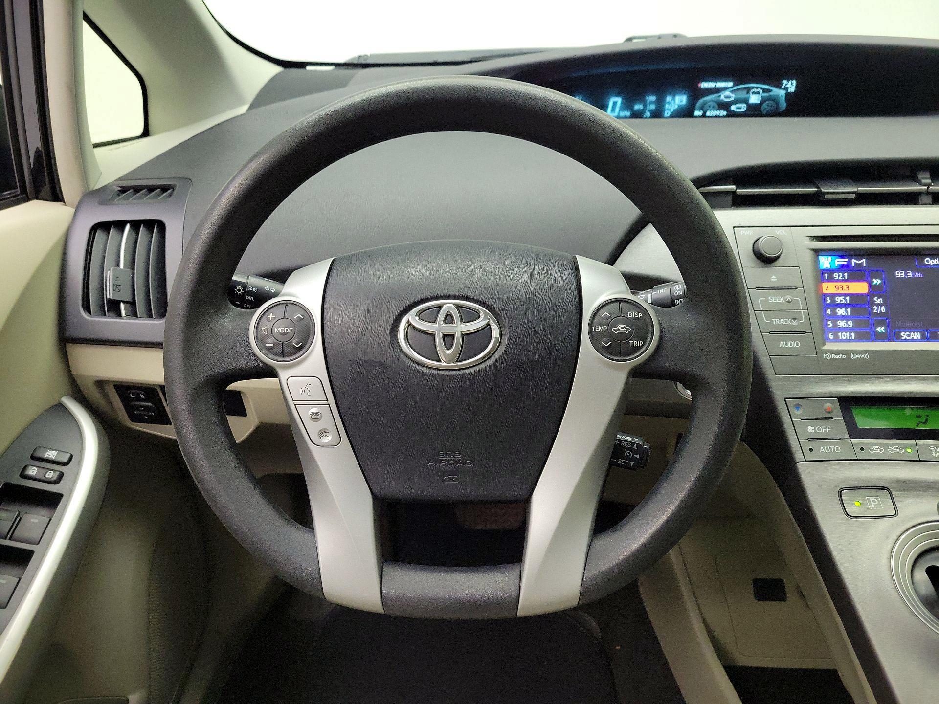 Thumbnail: 2015 Toyota Prius - 10