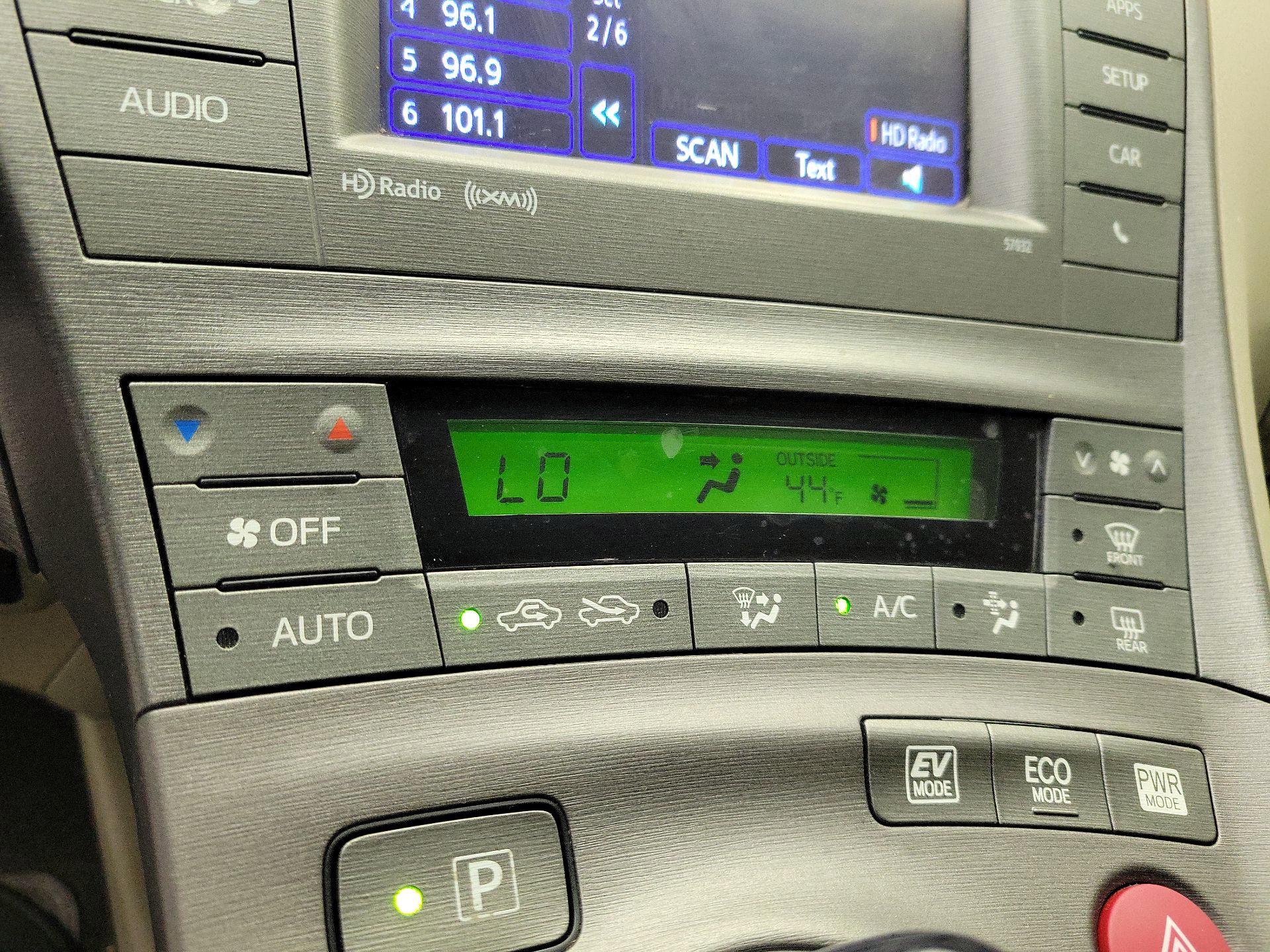 Thumbnail: 2015 Toyota Prius - 16