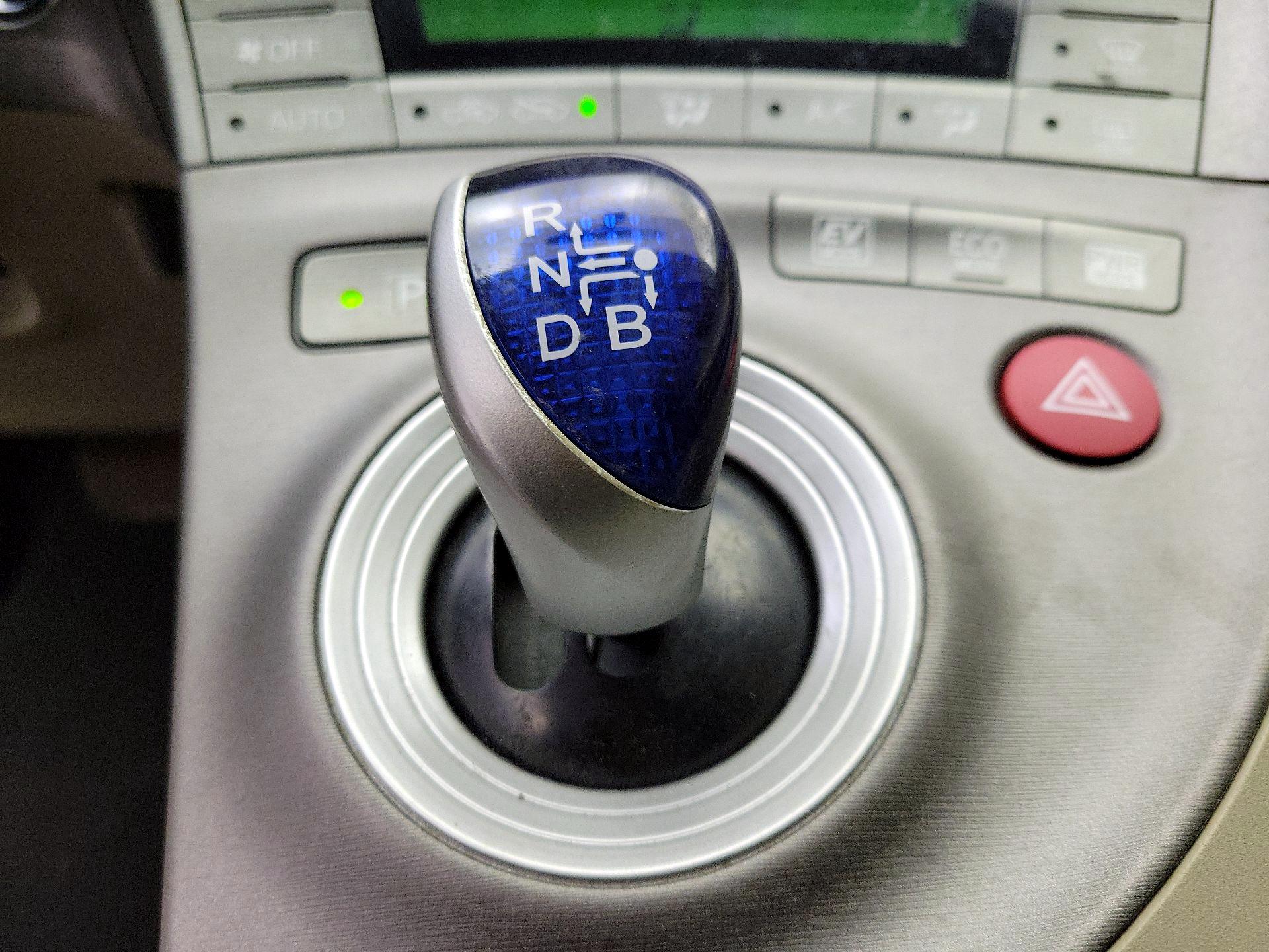 Thumbnail: 2015 Toyota Prius - 17