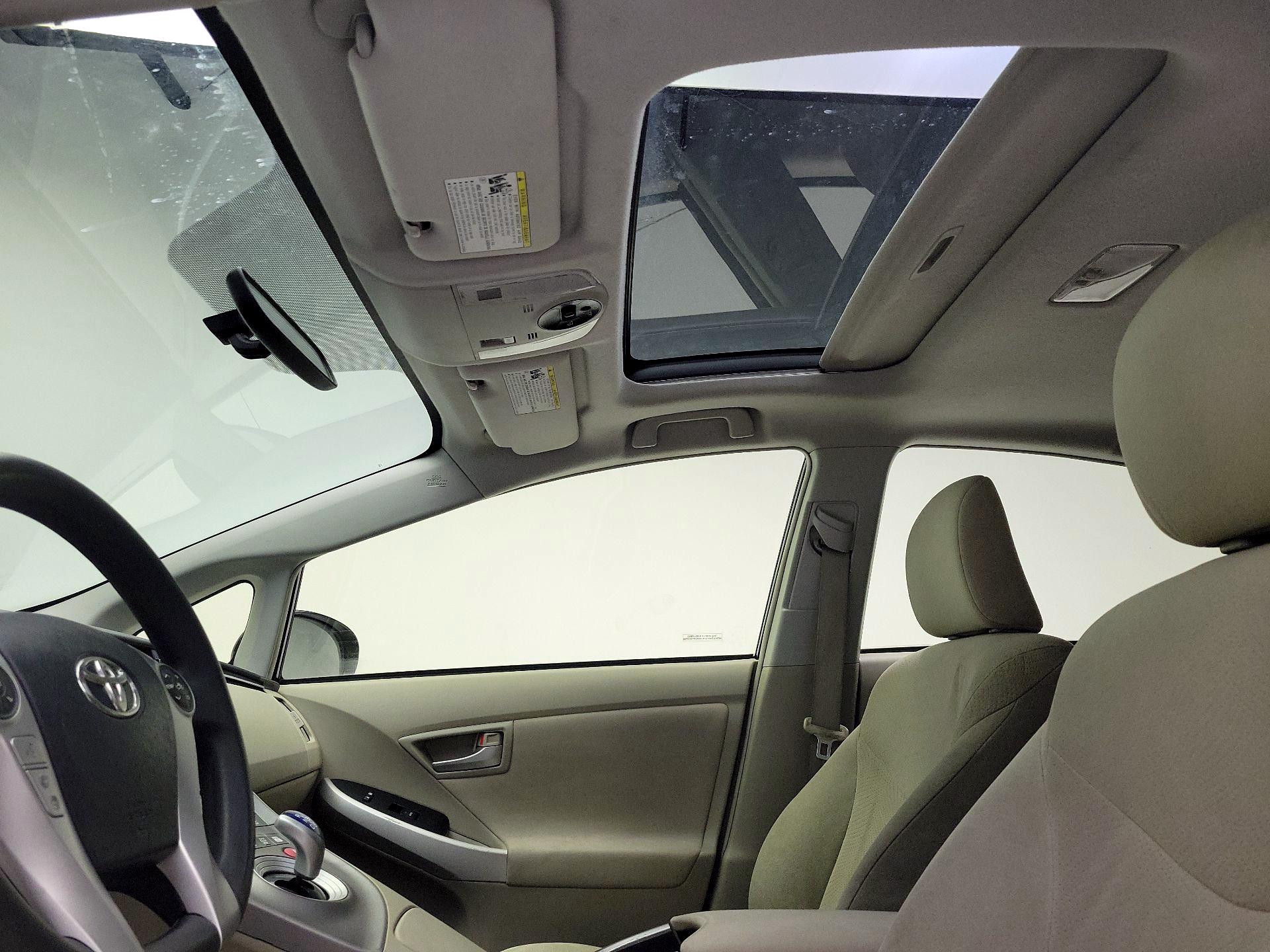 Thumbnail: 2015 Toyota Prius - 18