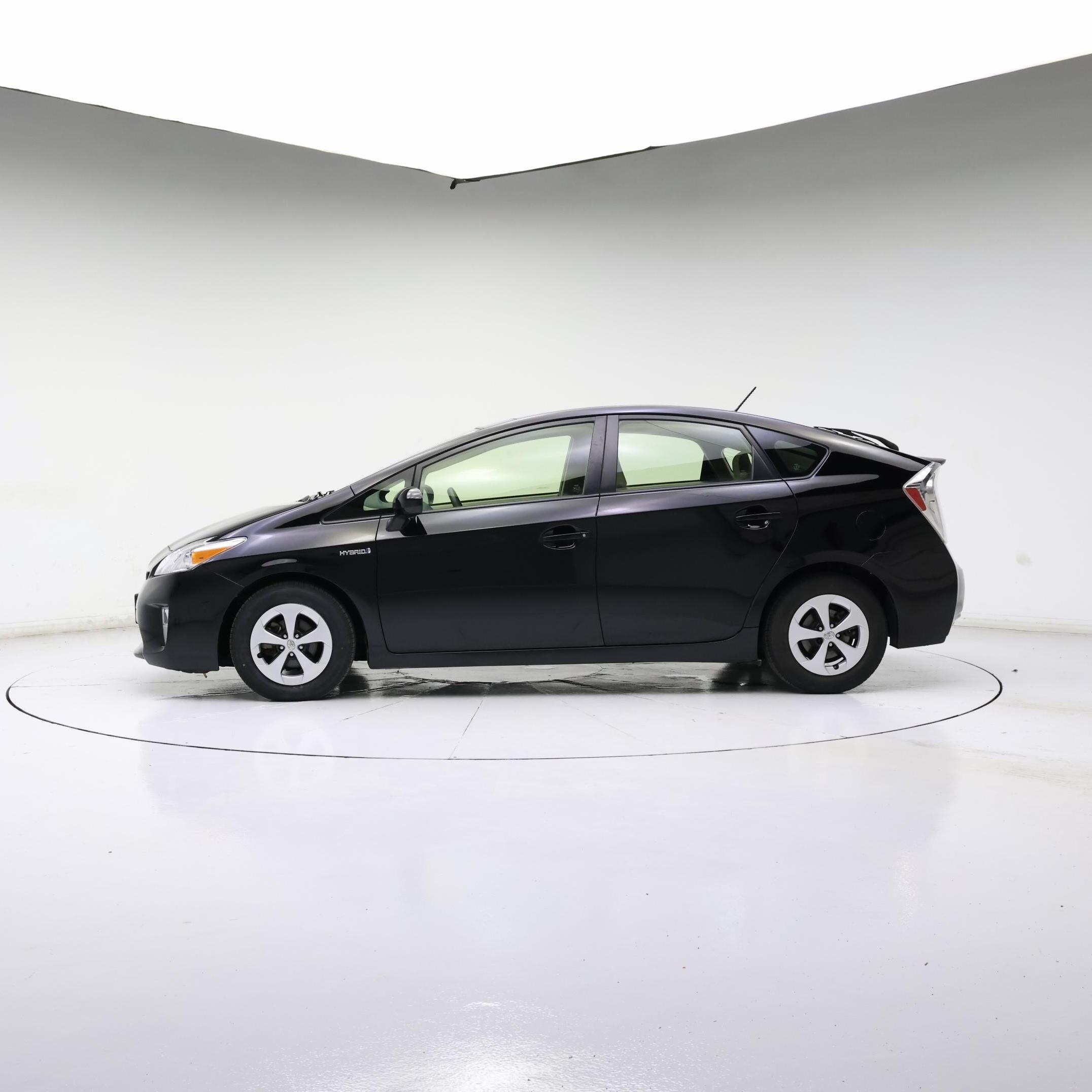 Thumbnail: 2015 Toyota Prius - 3
