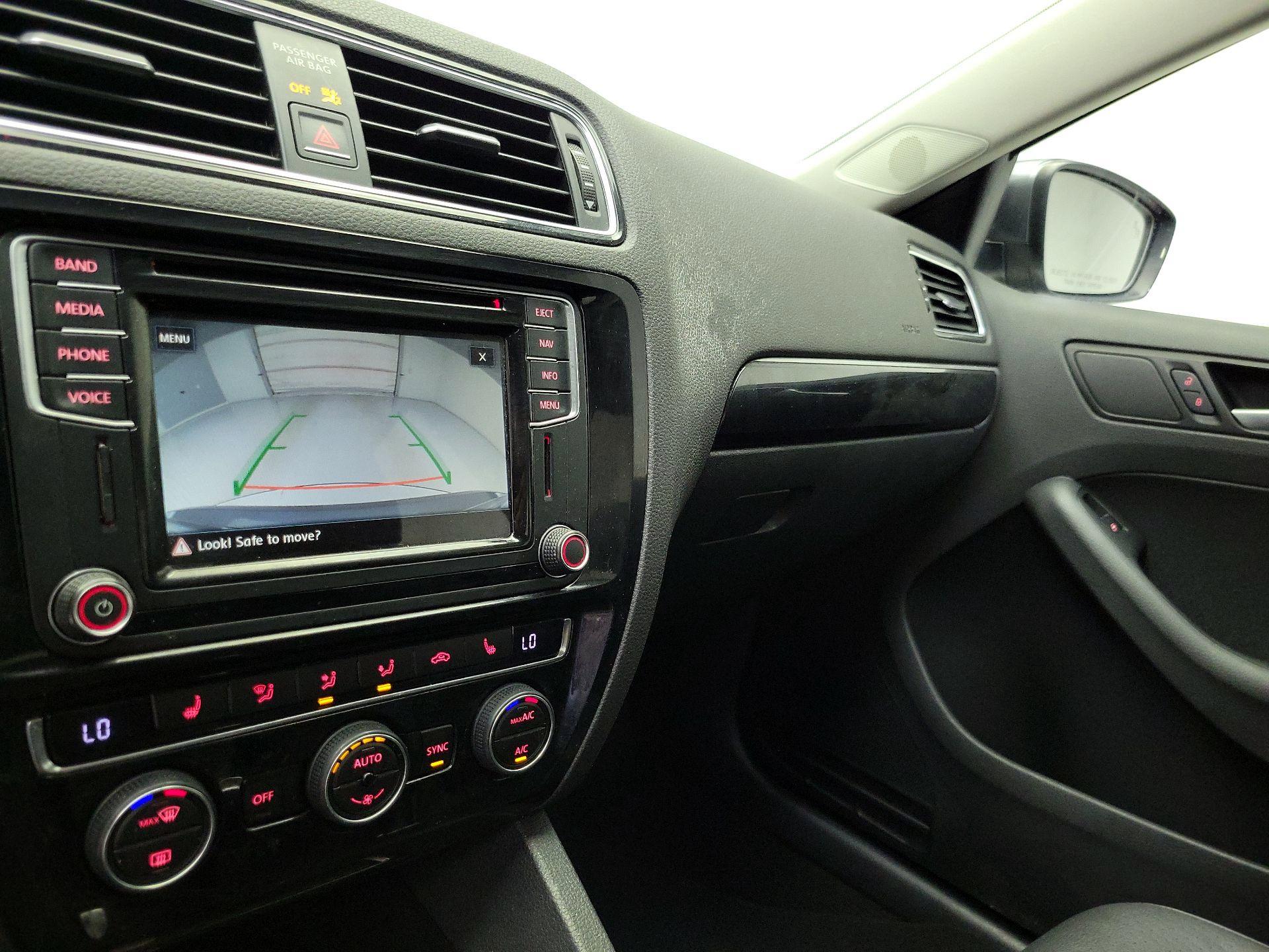 Thumbnail: 2017 Volkswagen Jetta - 15