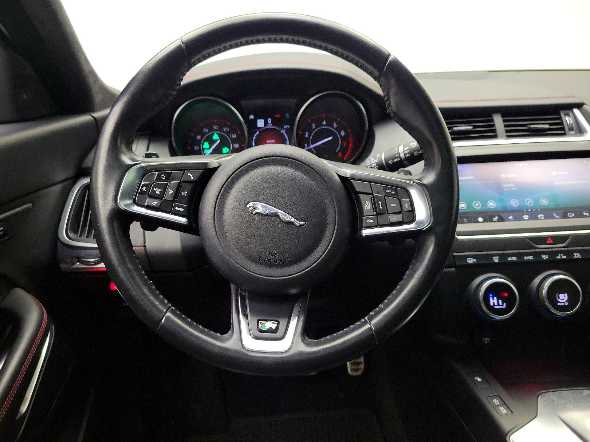 Thumbnail: 2018 Jaguar E-Pace - 10