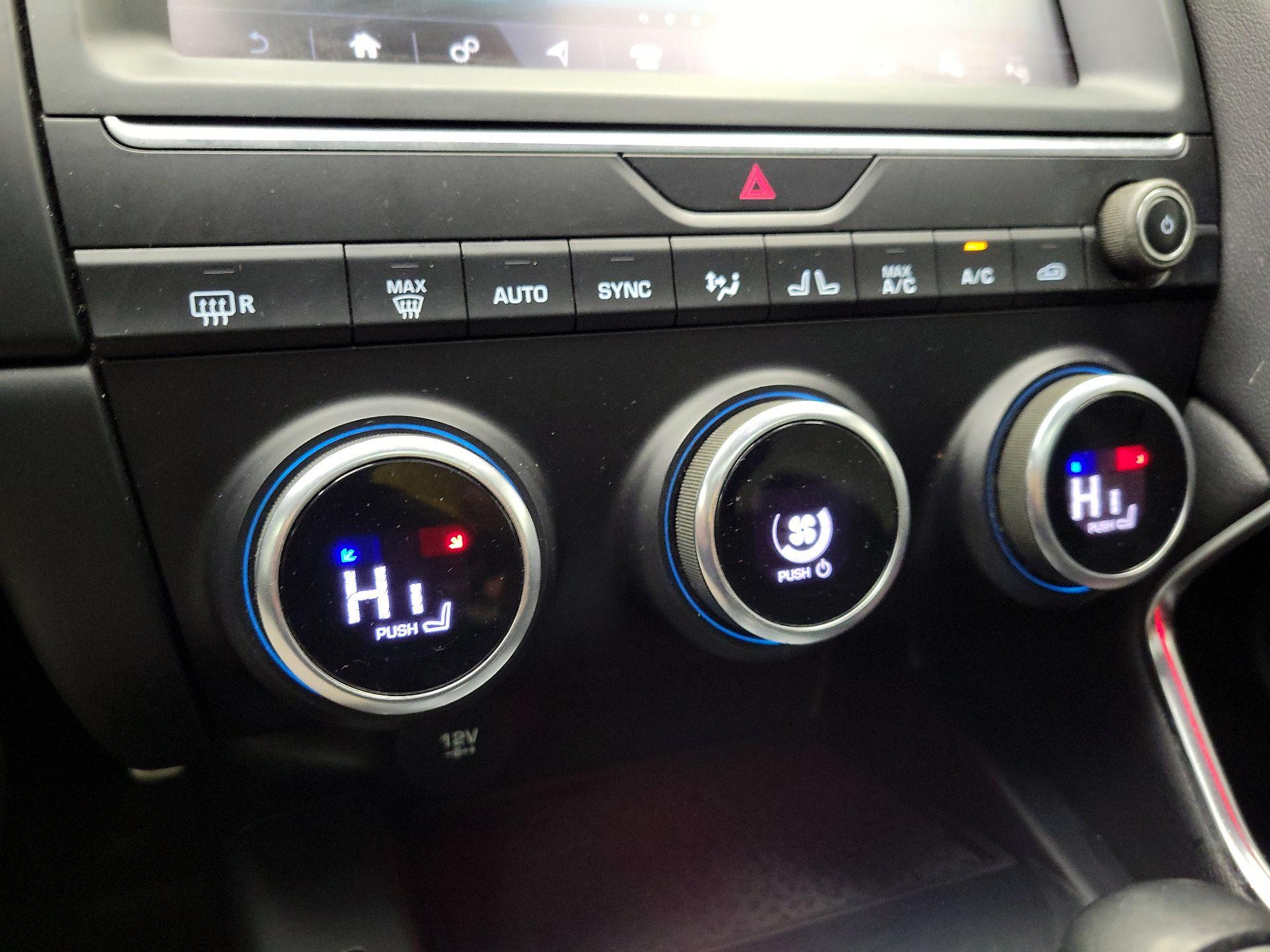 Thumbnail: 2018 Jaguar E-Pace - 17