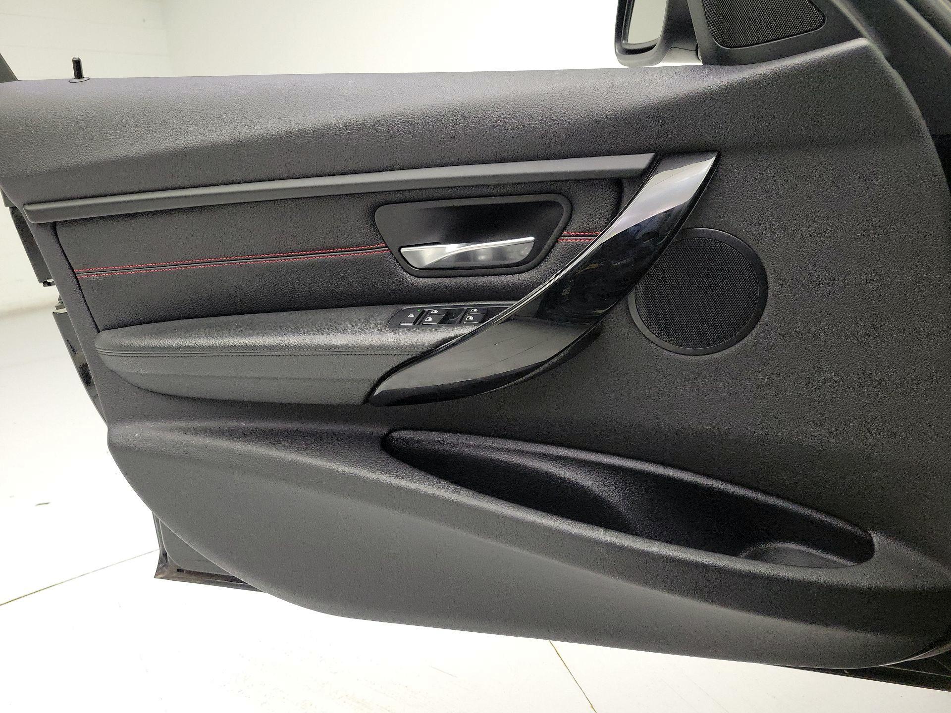 Thumbnail: 2015 BMW 3 Series - 12