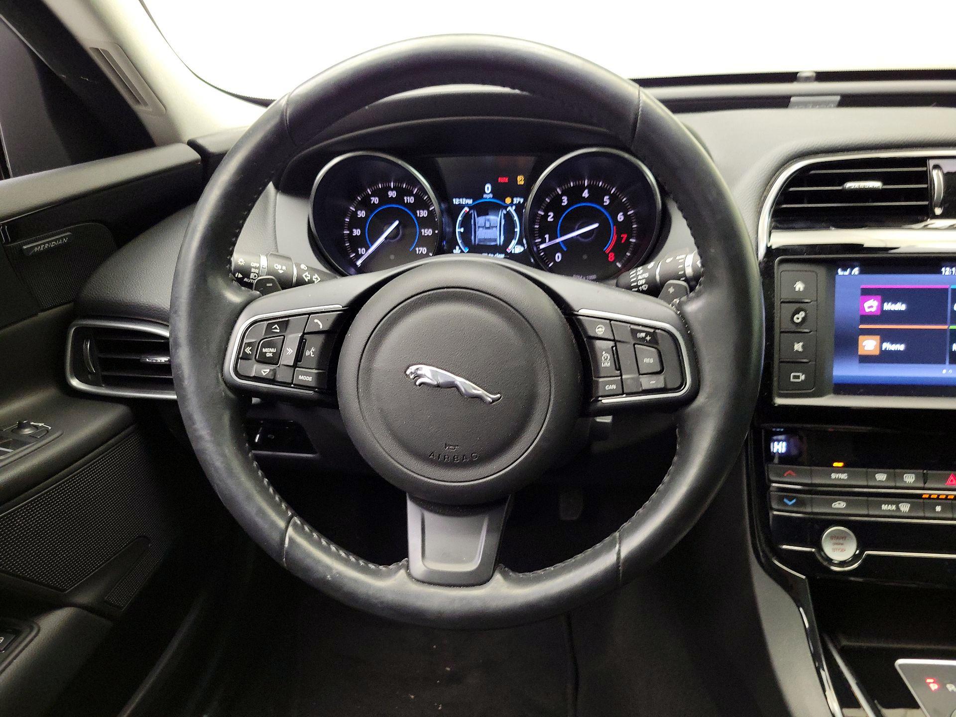 Thumbnail: 2017 Jaguar XE - 10