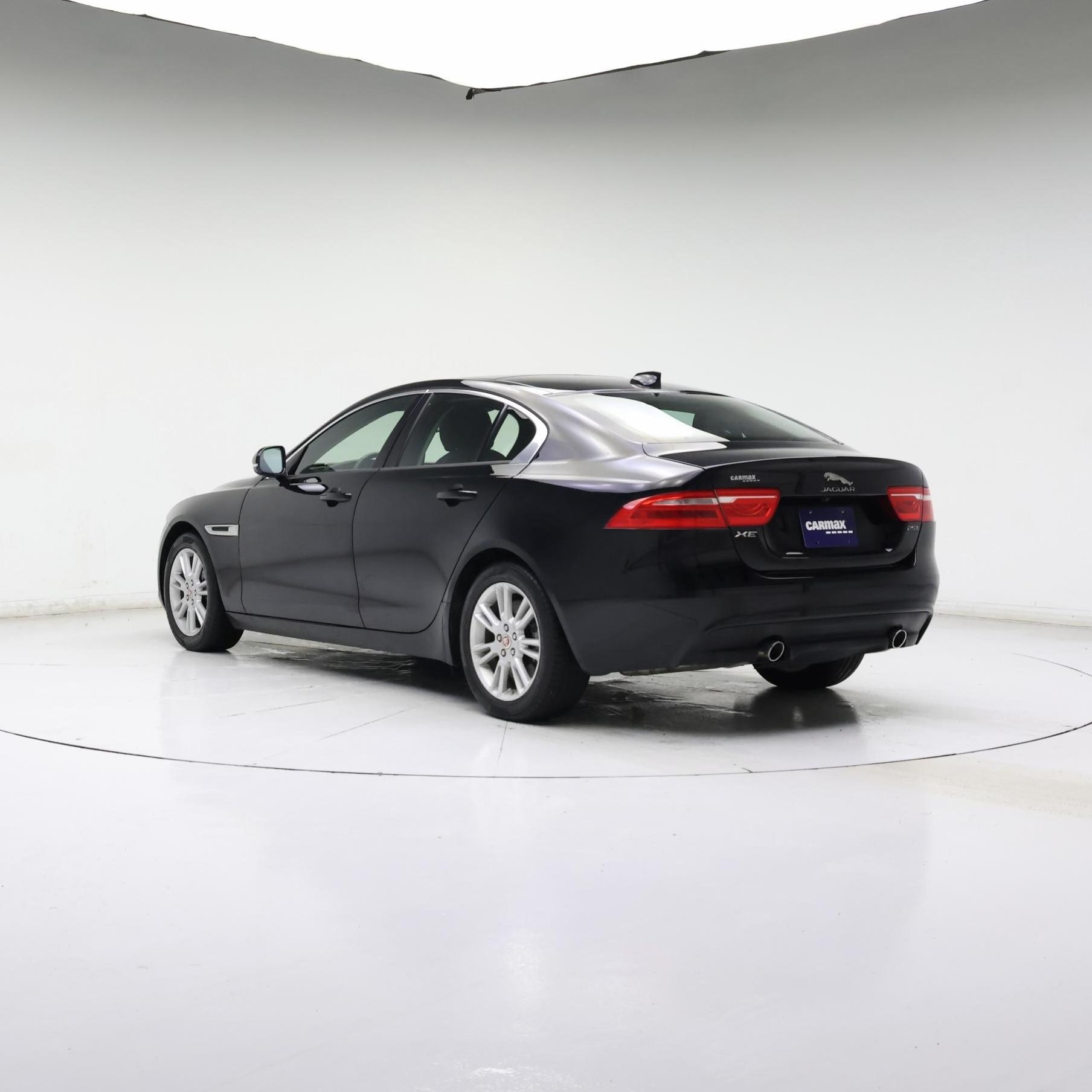 Thumbnail: 2017 Jaguar XE - 2
