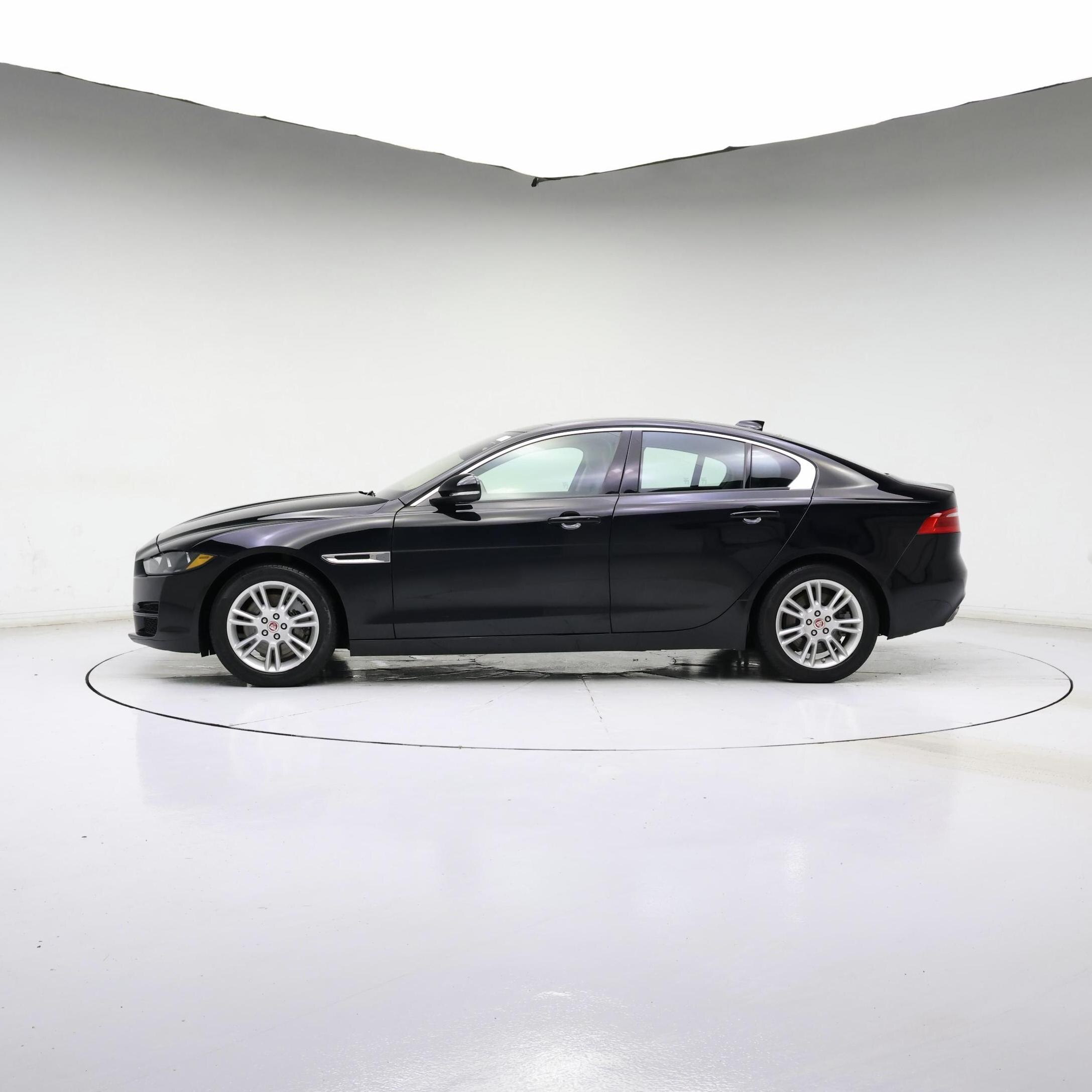 Thumbnail: 2017 Jaguar XE - 3