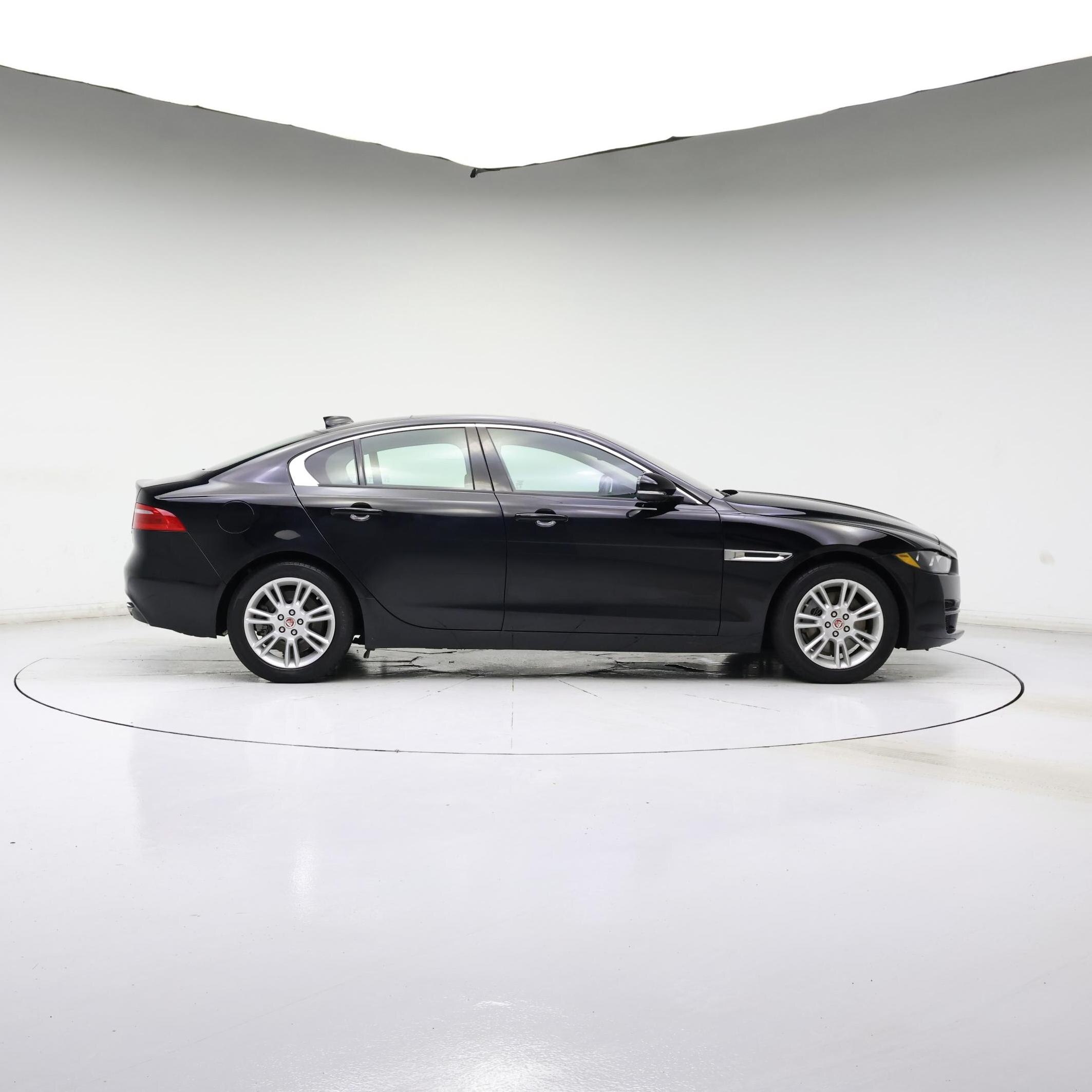 Thumbnail: 2017 Jaguar XE - 7