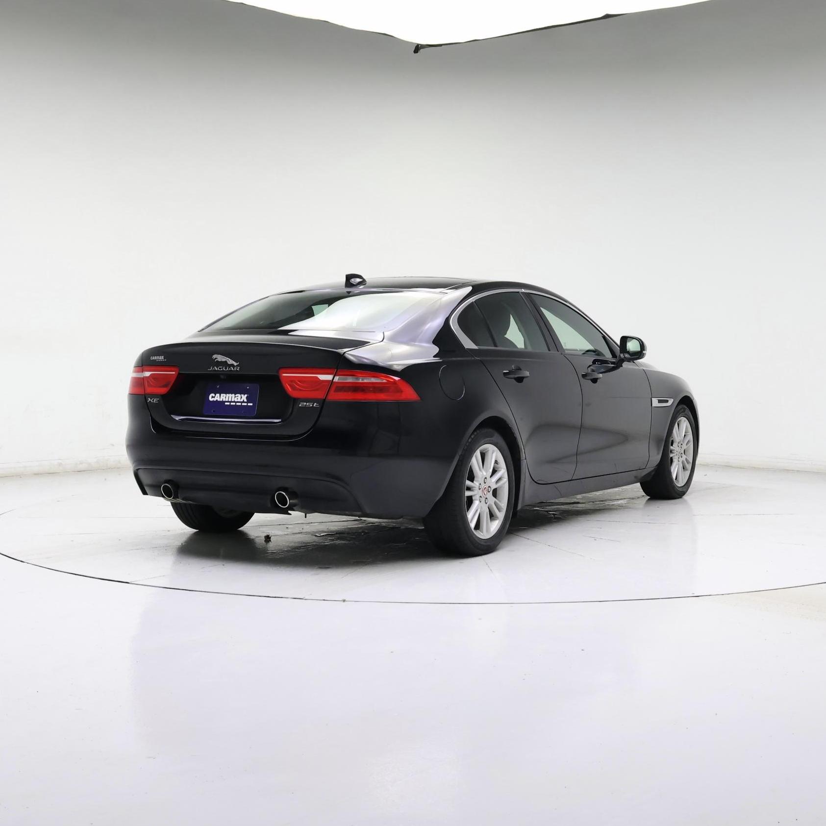 Thumbnail: 2017 Jaguar XE - 8