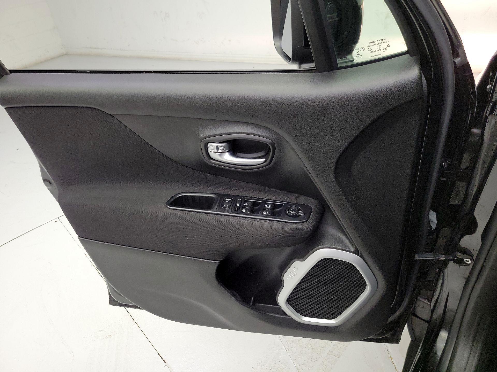 Thumbnail: 2018 Jeep Renegade - 12