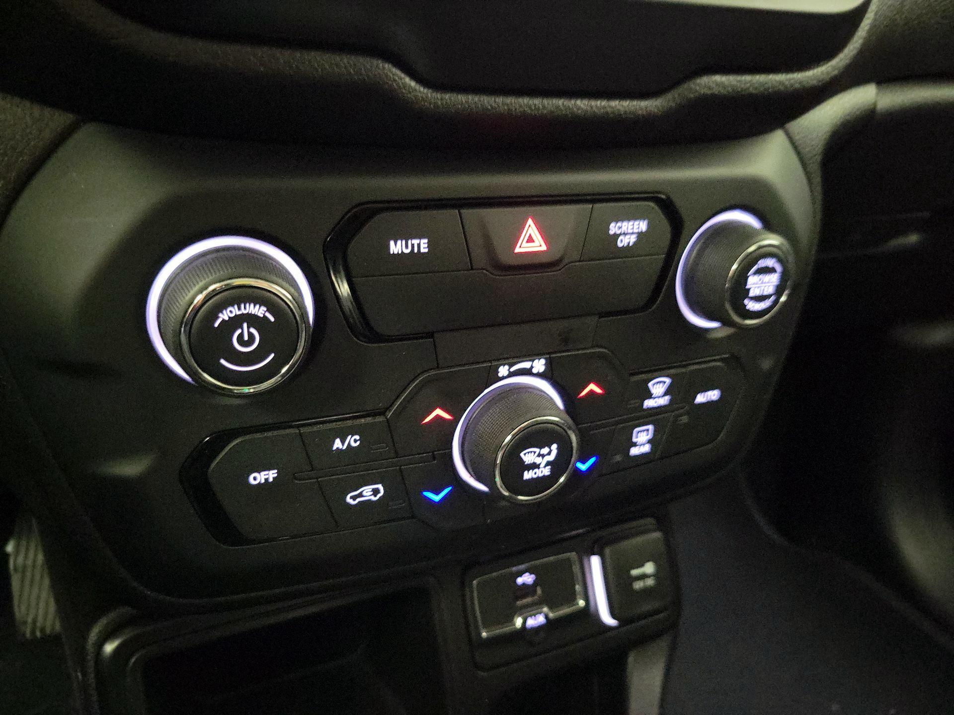 Thumbnail: 2018 Jeep Renegade - 16