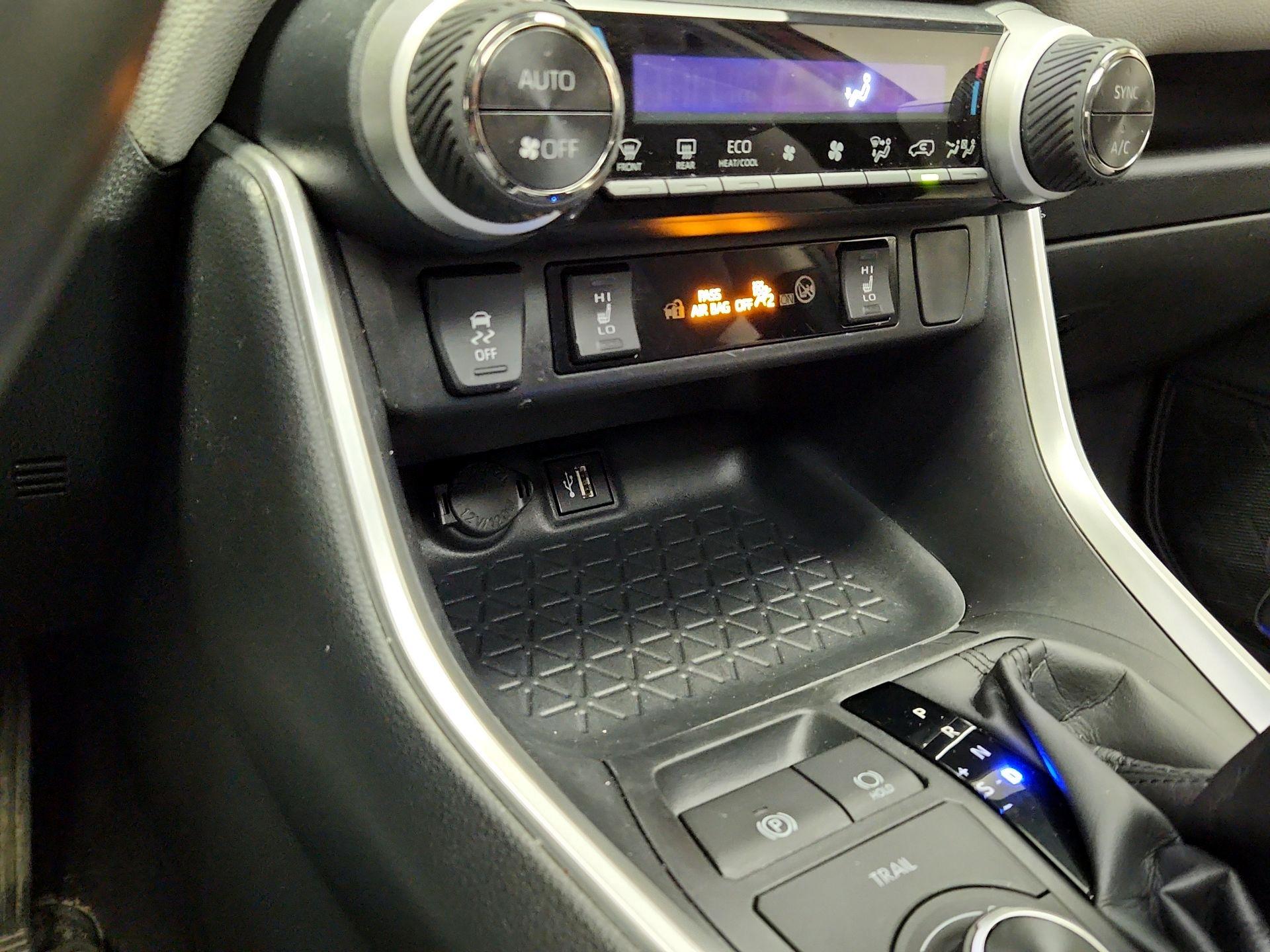 Thumbnail: 2024 Toyota RAV4 - 18