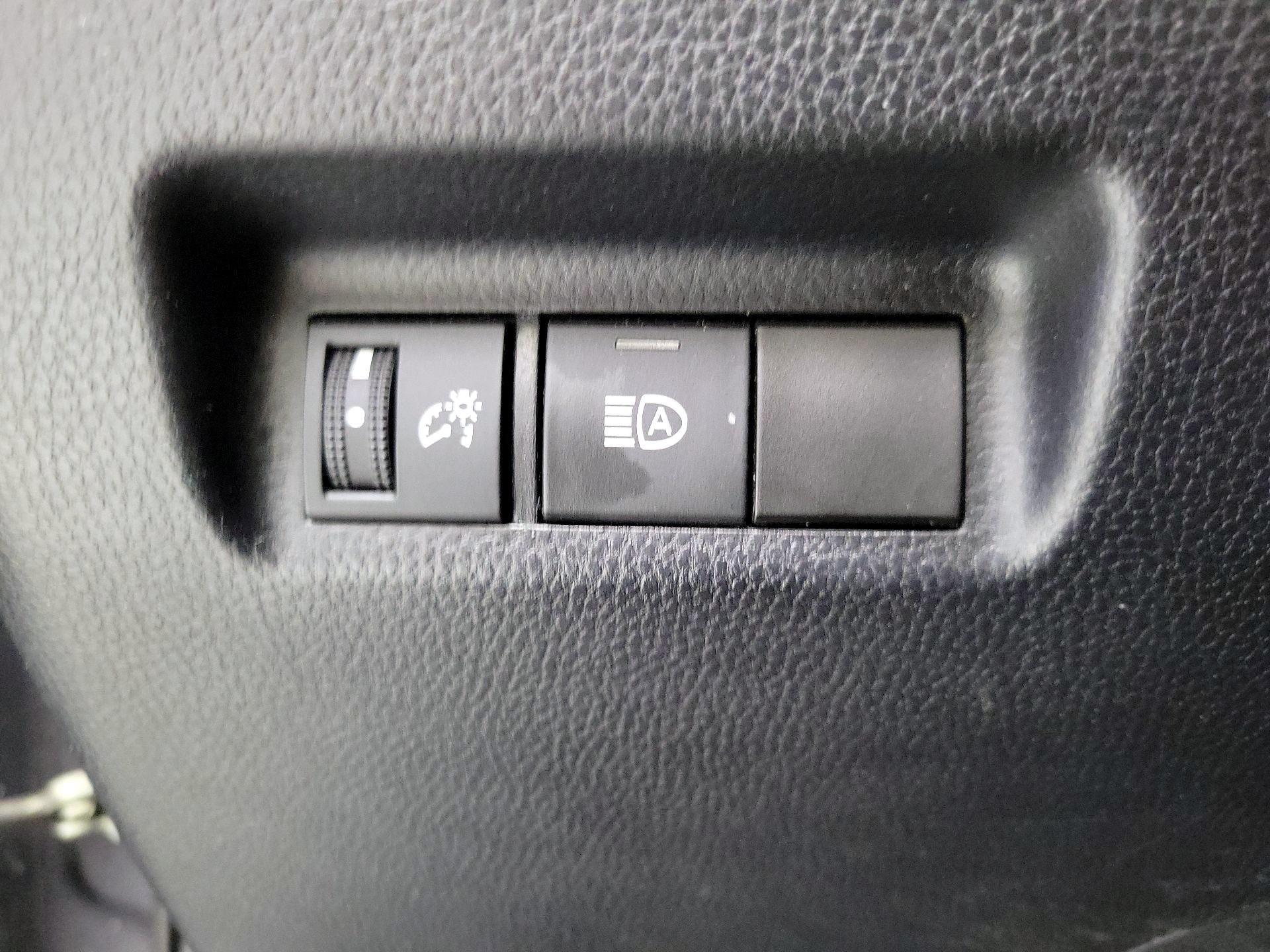 Thumbnail: 2019 Toyota RAV4 - 13