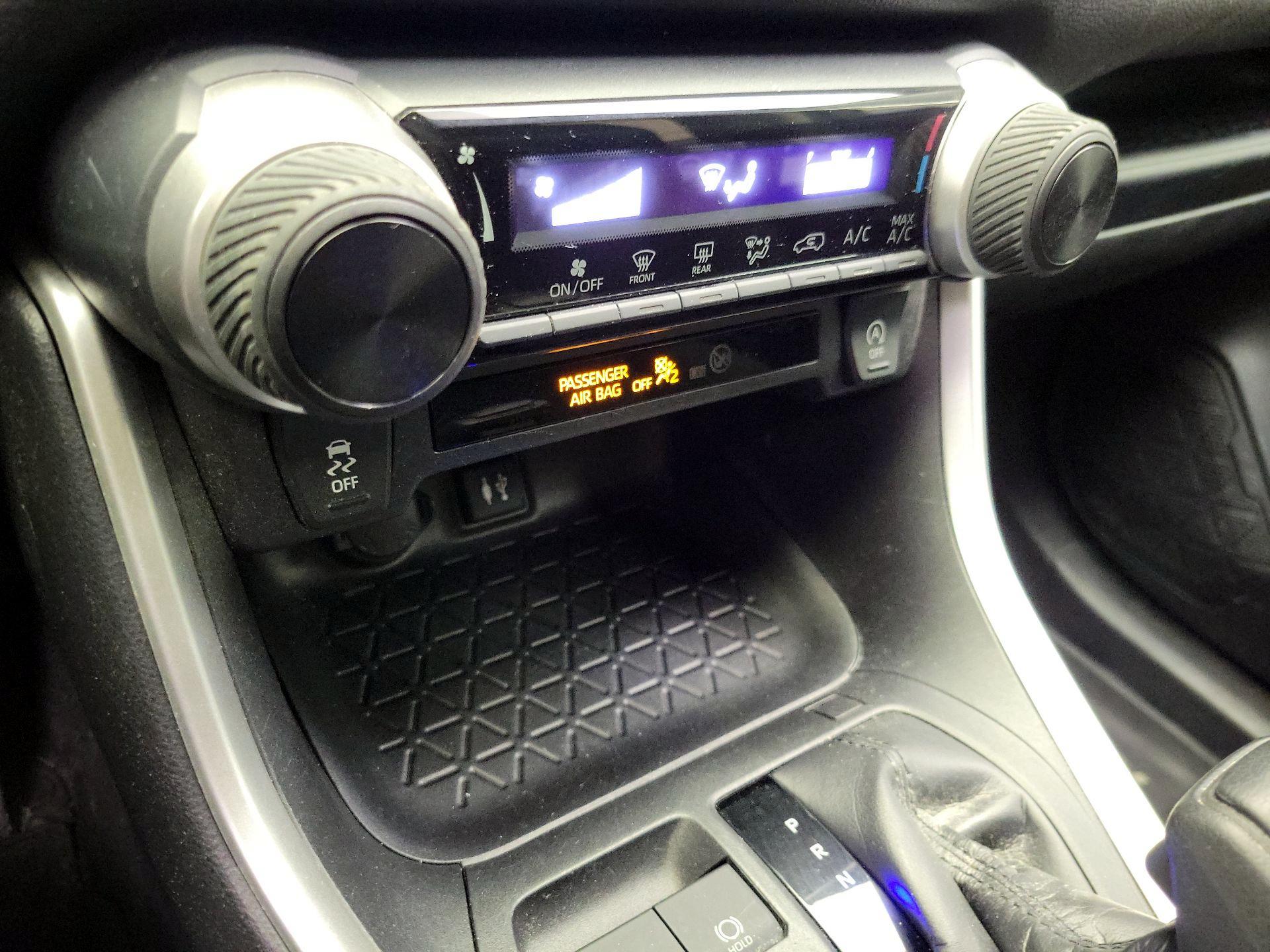 Thumbnail: 2019 Toyota RAV4 - 16