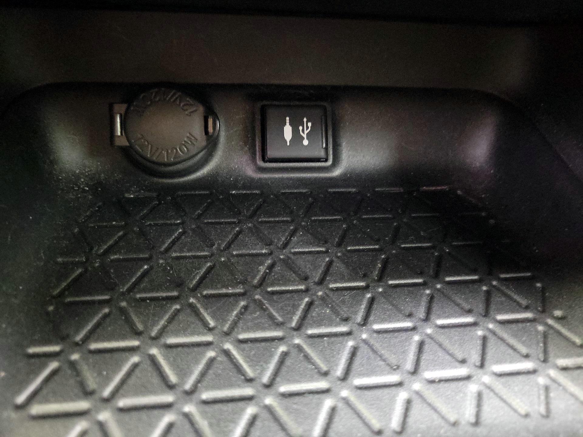 Thumbnail: 2019 Toyota RAV4 - 18