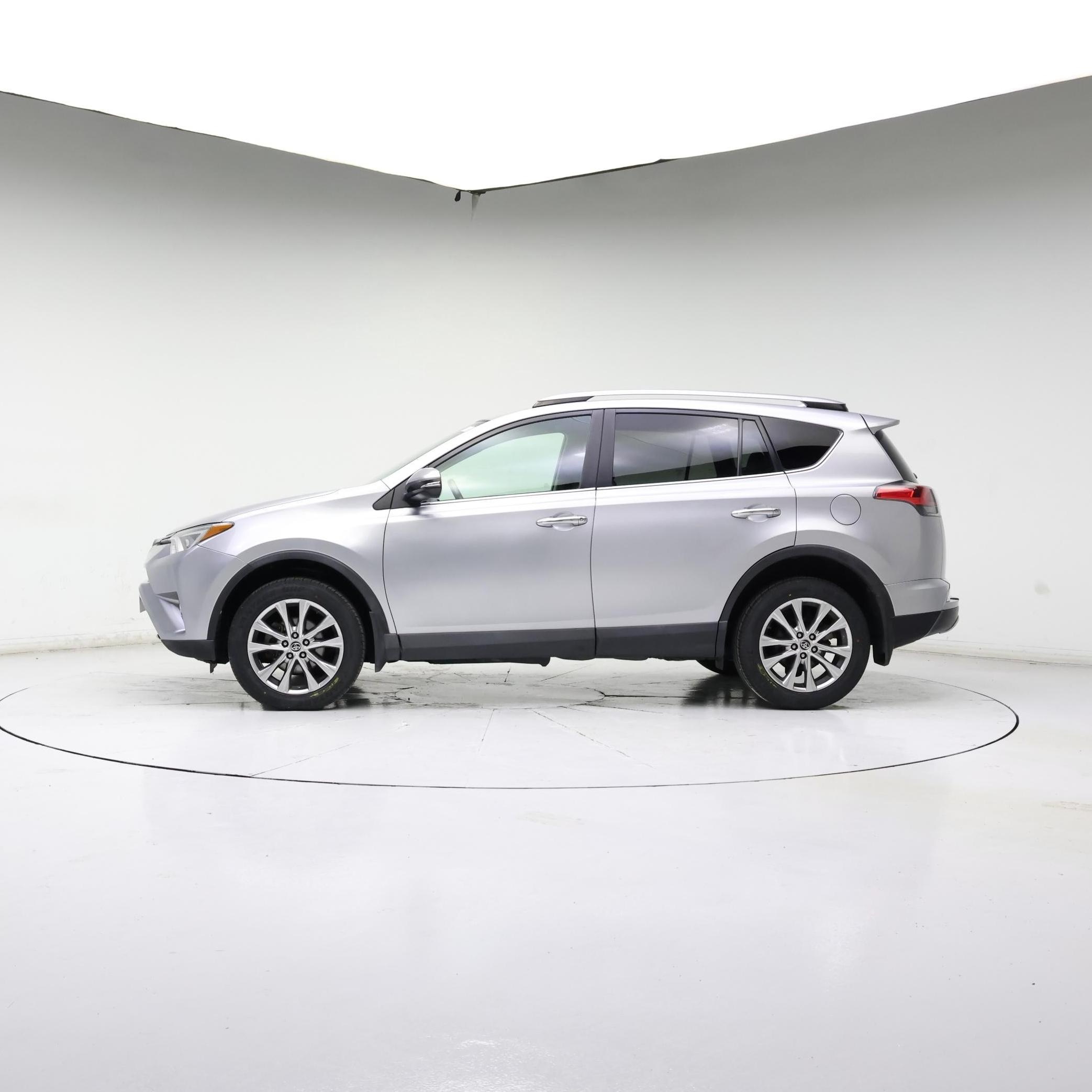 Thumbnail: 2017 Toyota RAV4 - 3