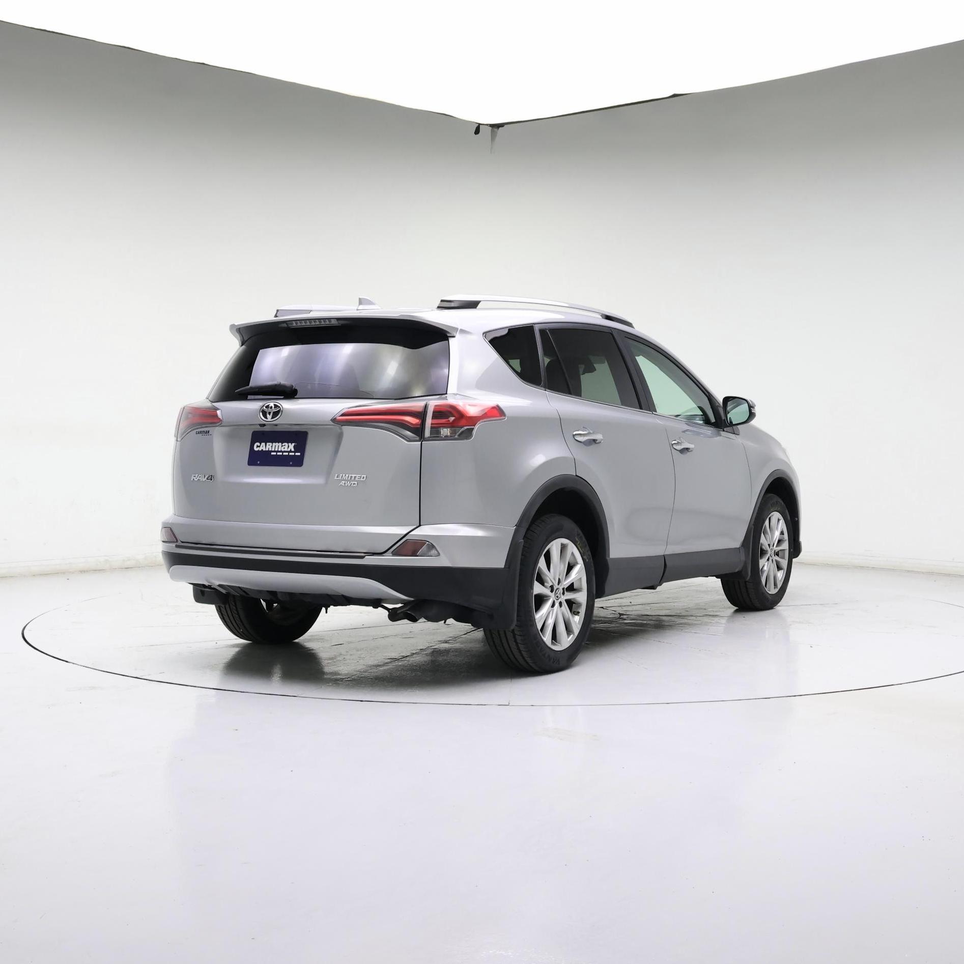 Thumbnail: 2017 Toyota RAV4 - 8