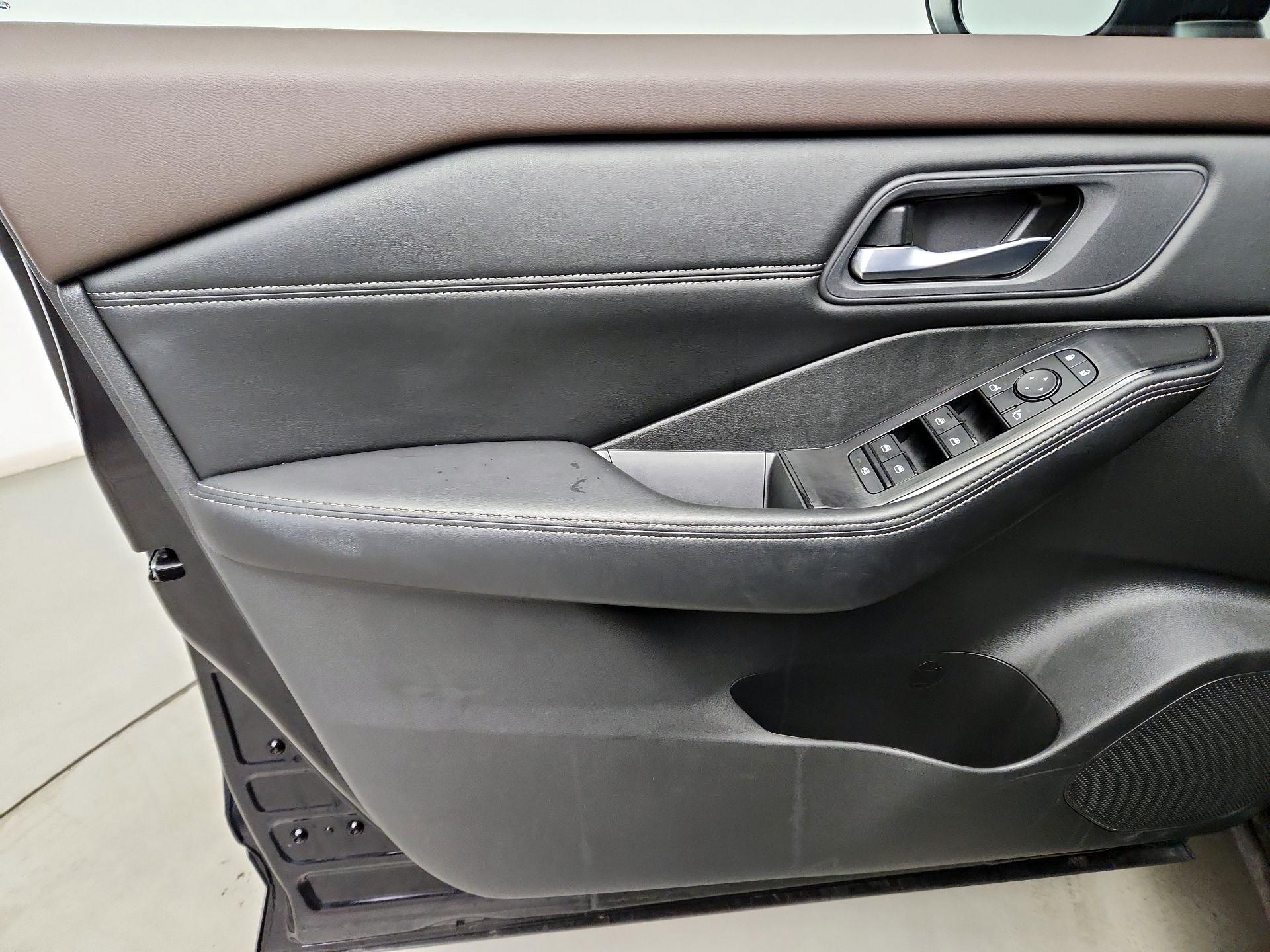 Thumbnail: 2022 Nissan Rogue - 12