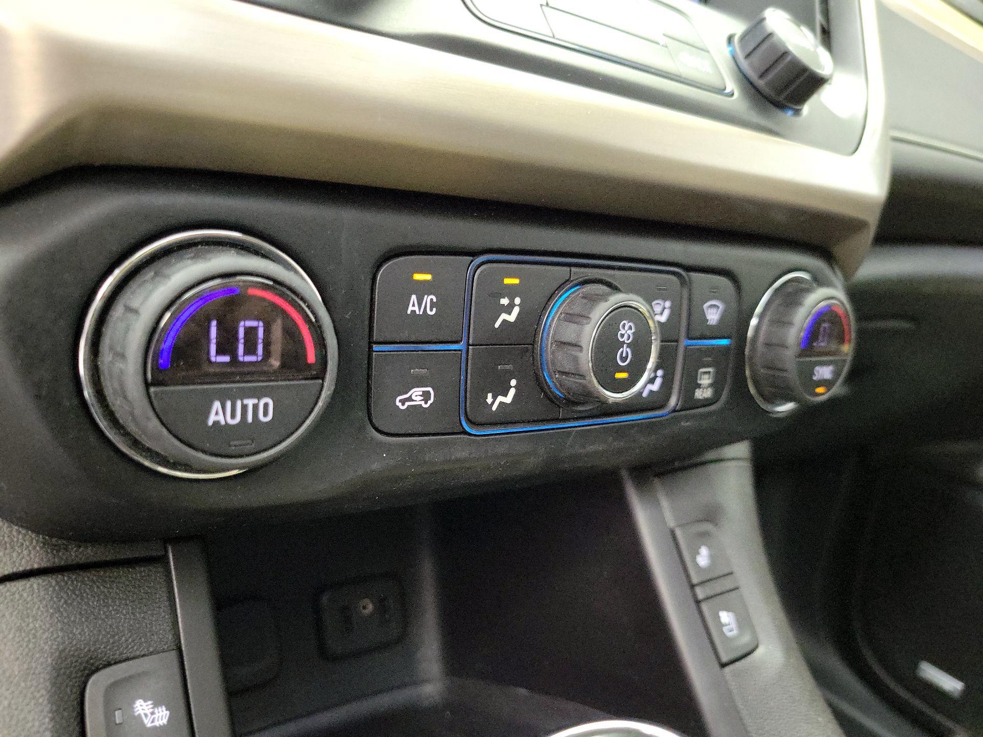 Thumbnail: 2019 GMC Acadia - 17