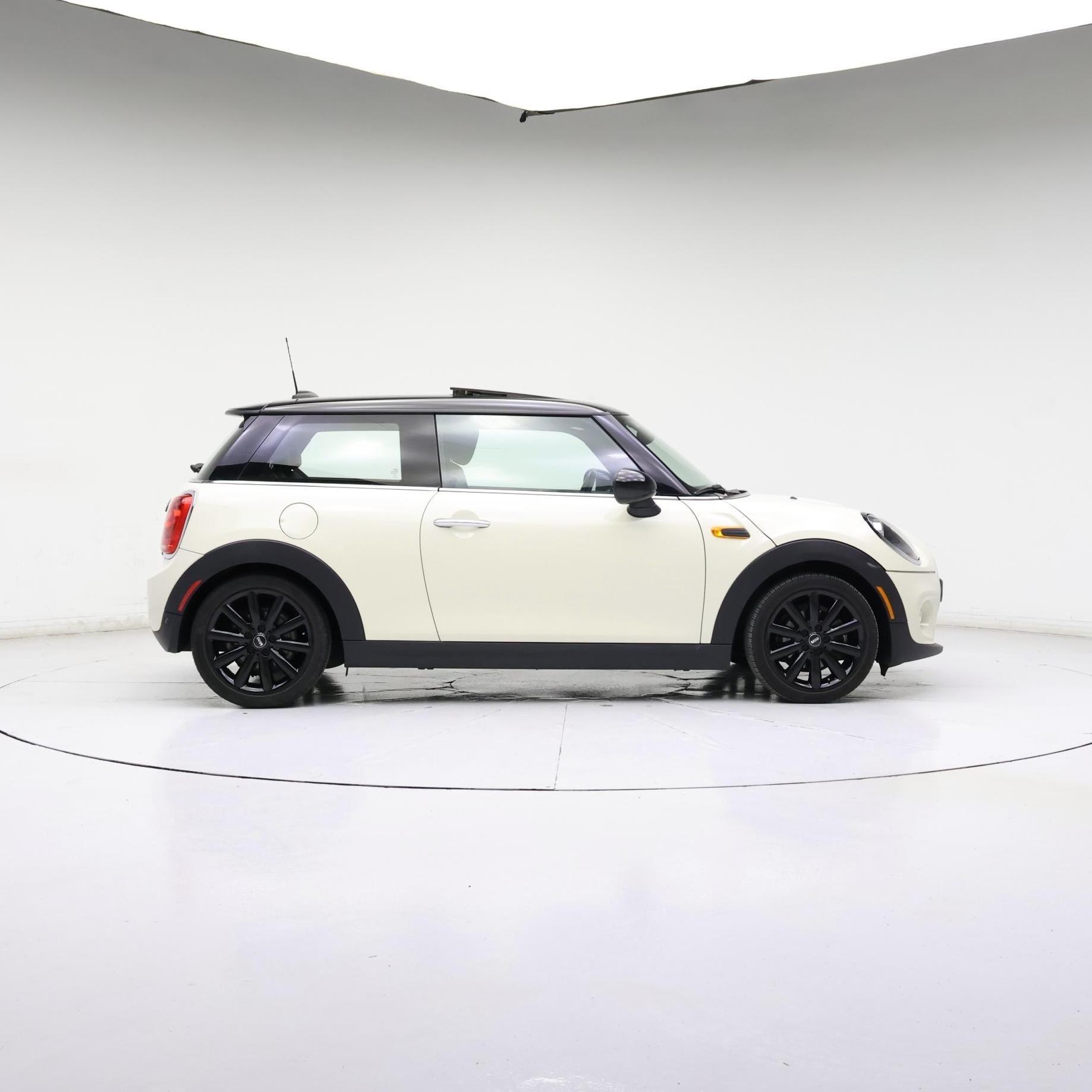 Thumbnail: 2019 MINI Cooper Hardtop - 3