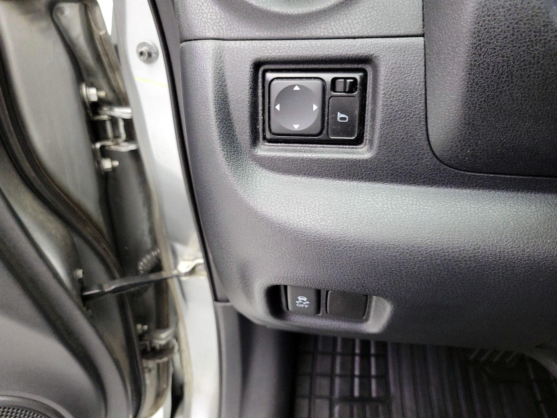 Thumbnail: 2015 Nissan Versa Note - 13