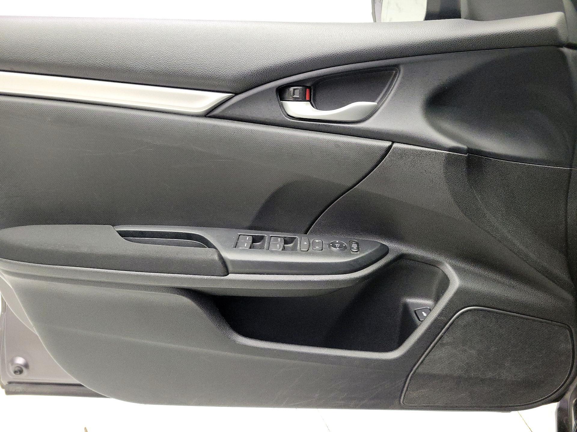 Thumbnail: 2016 Honda Civic - 12