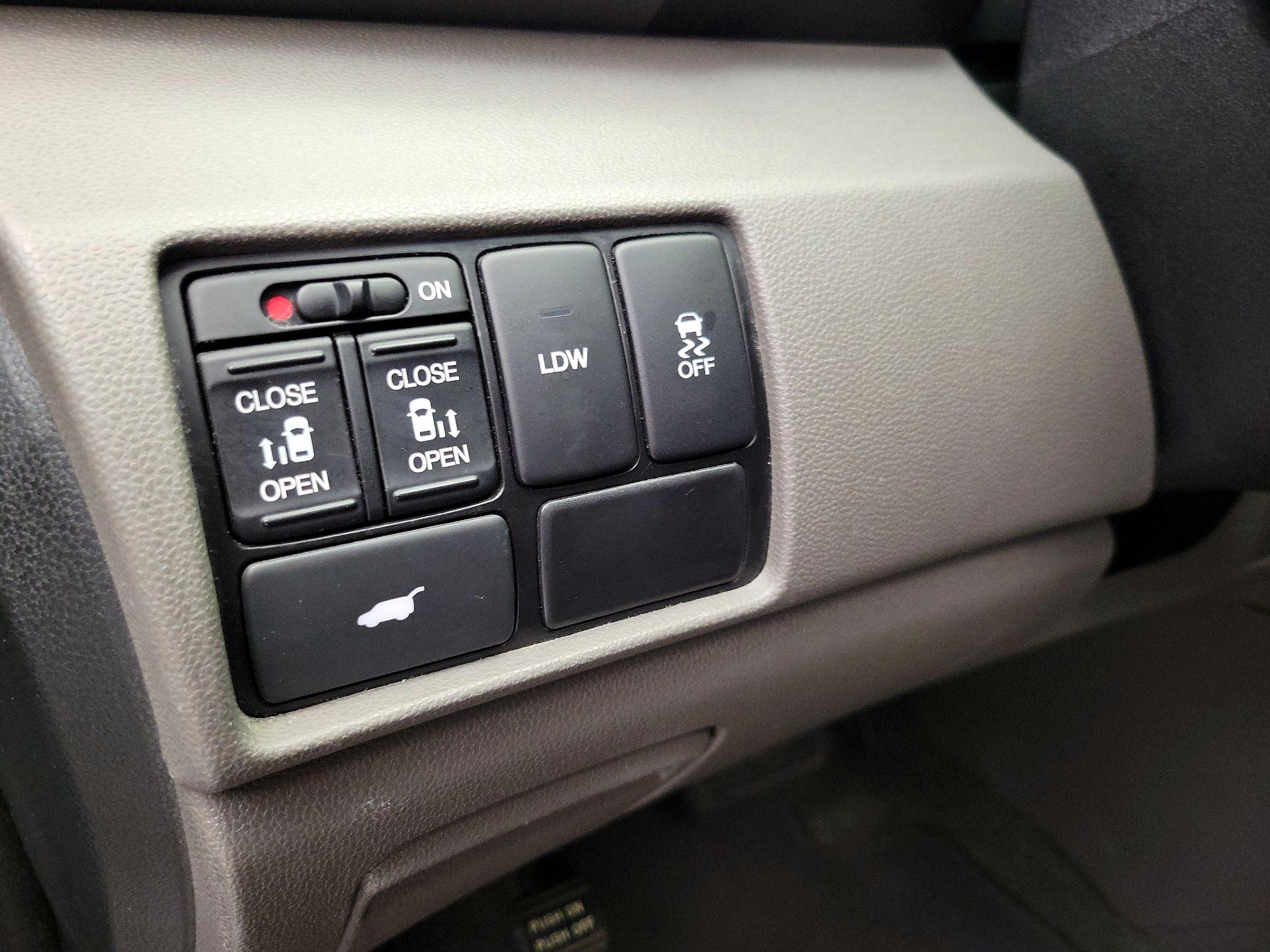 Thumbnail: 2016 Honda Odyssey - 13