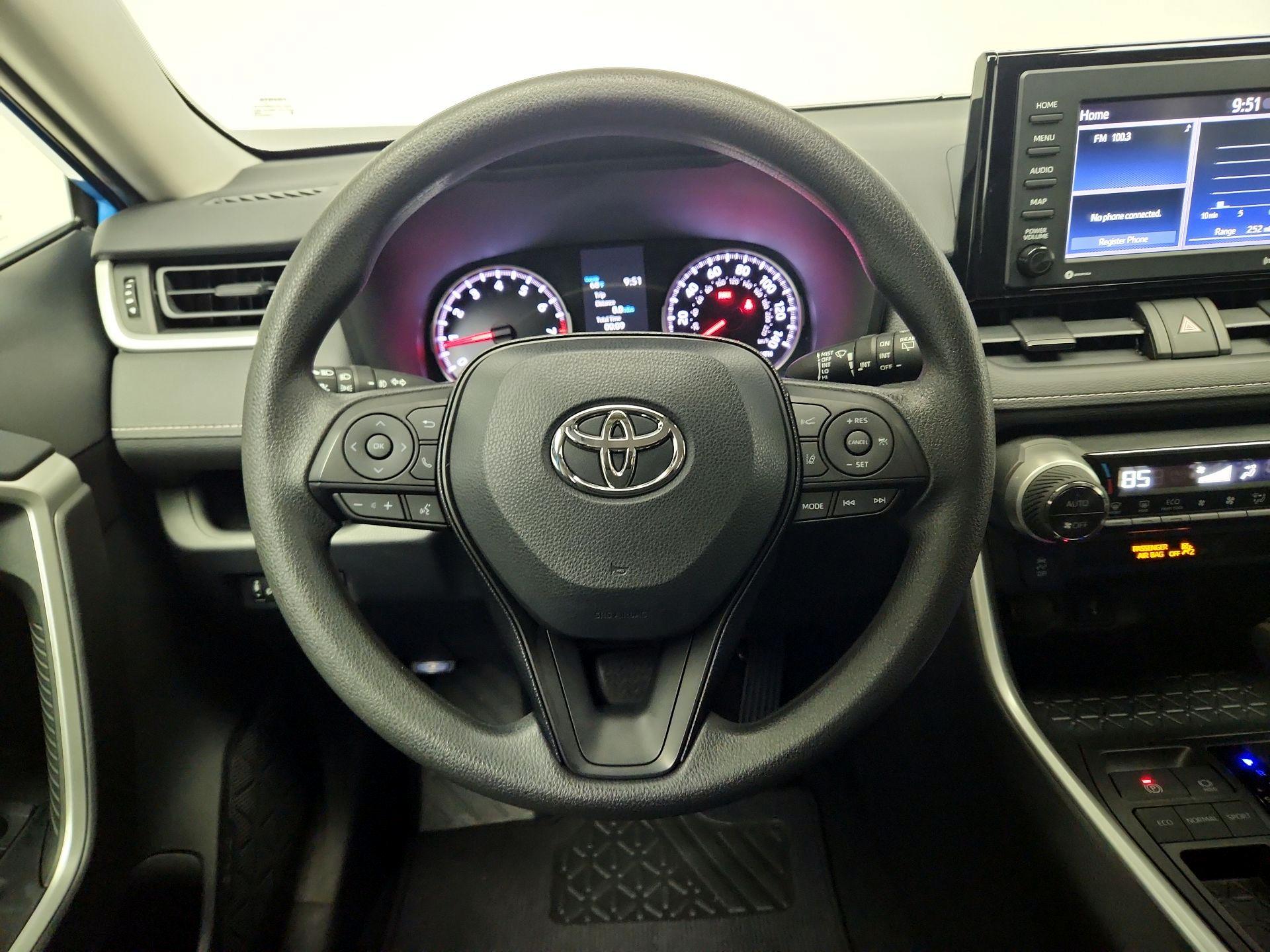 Thumbnail: 2020 Toyota RAV4 - 10