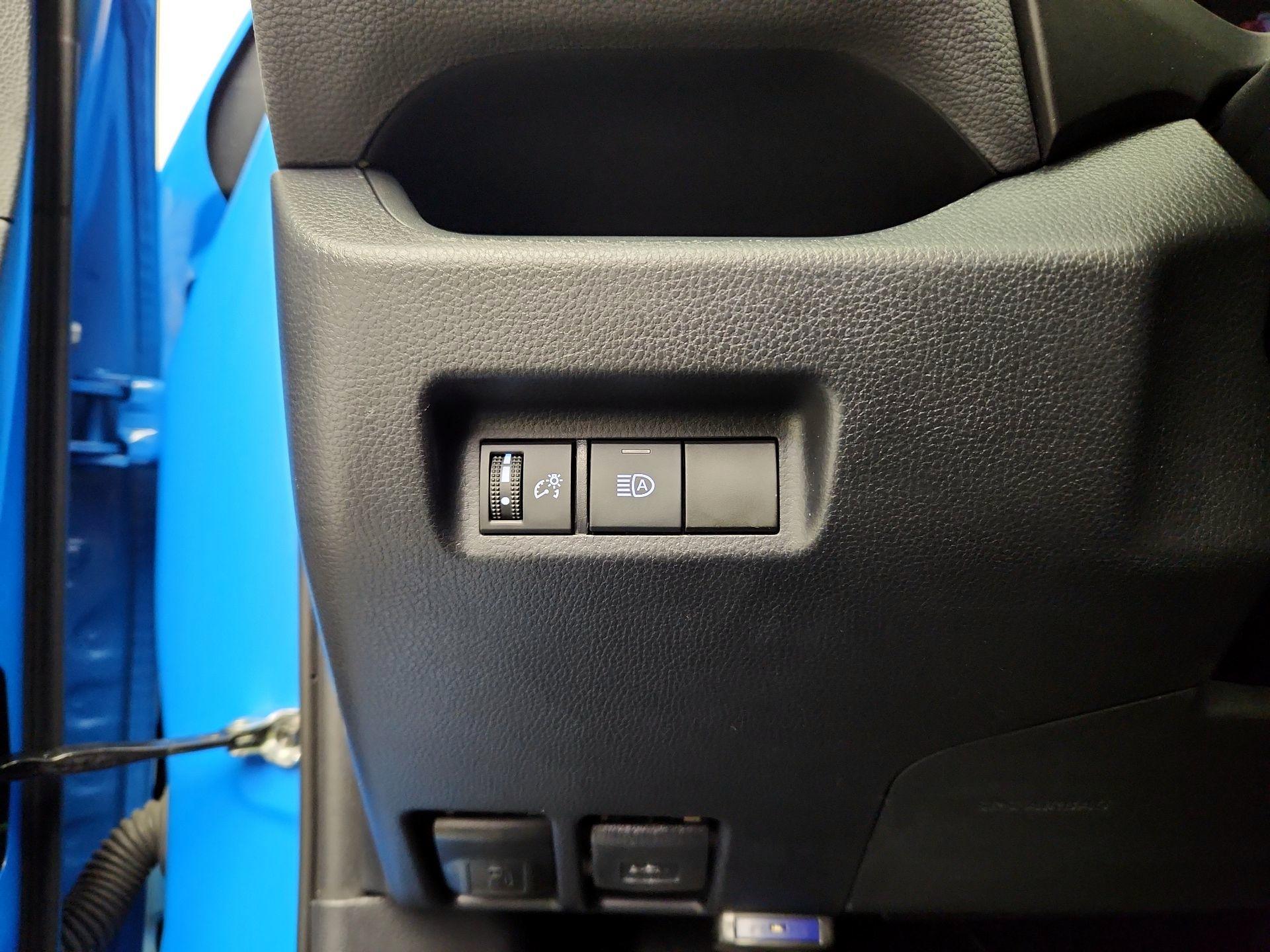 Thumbnail: 2020 Toyota RAV4 - 13