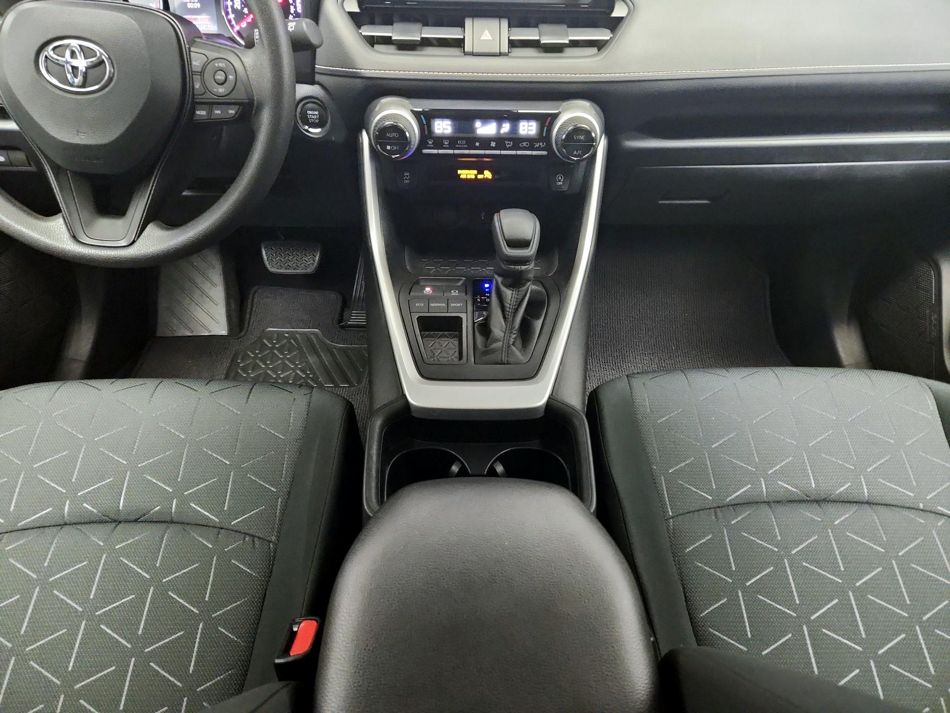 Thumbnail: 2020 Toyota RAV4 - 17